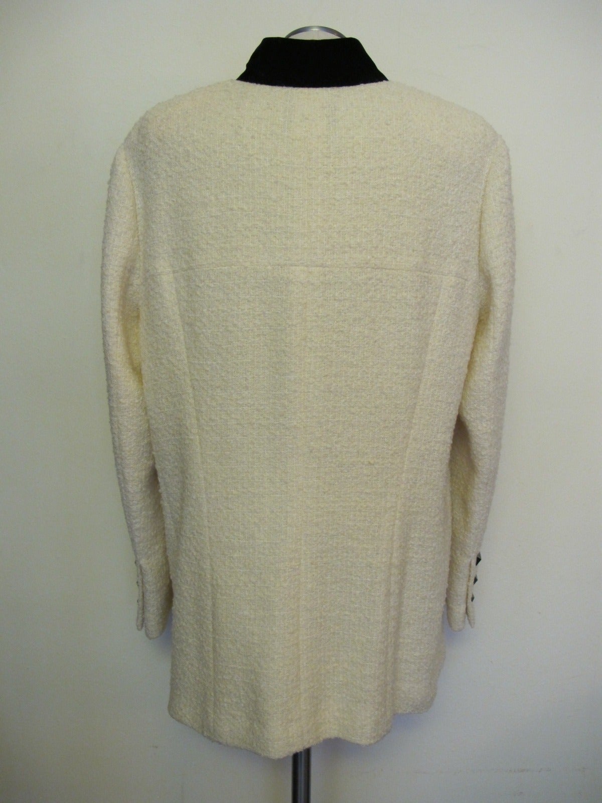Chanel White-Ivory Bouclé Jacket In Excellent Condition For Sale In San Francisco, CA