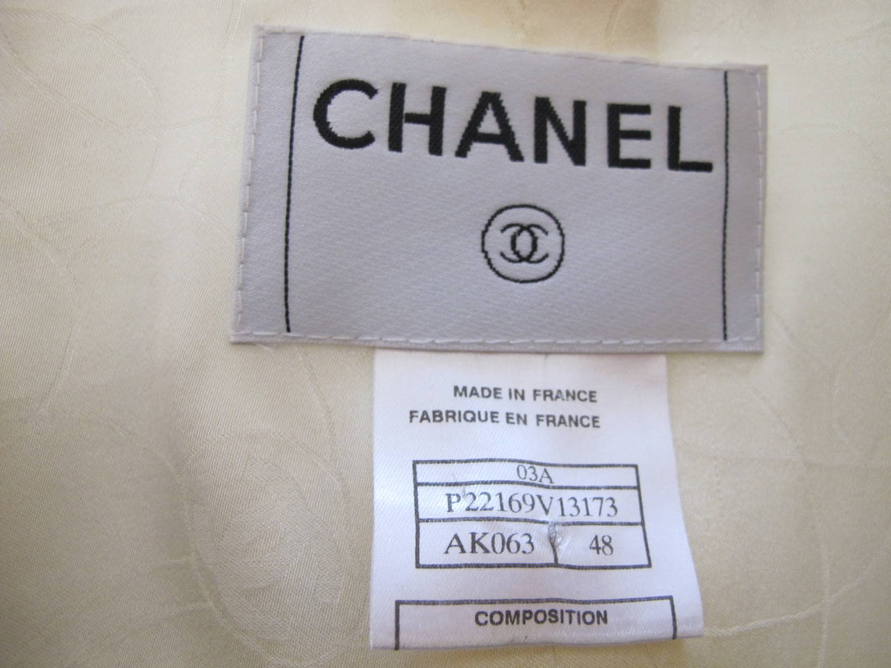 Chanel White-Ivory Bouclé Jacket For Sale 5