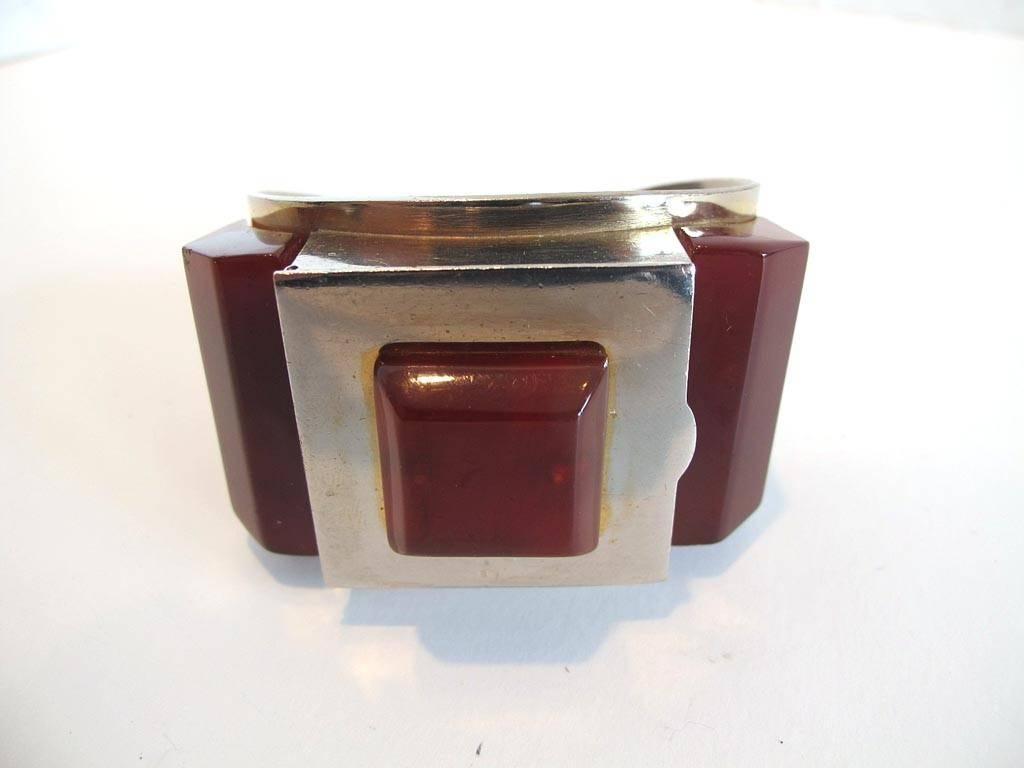 This 1935 vintage French Albert Flamand cuff with hidden compact is made of superb bakelite and brass. Flamand made several bakelite bracelets as promotions for films such as this model for the American-French entertainer-singer-actress Josephine