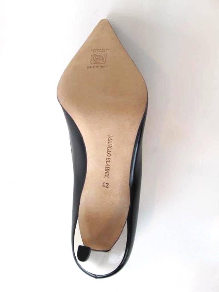 New Manolo Blahnik Black and White Leather Pumps For Sale 1