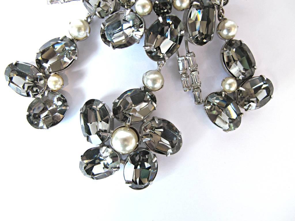 Vintage 1960's Crystal and Faux Pearl Oversized Brooch  In Excellent Condition For Sale In San Francisco, CA