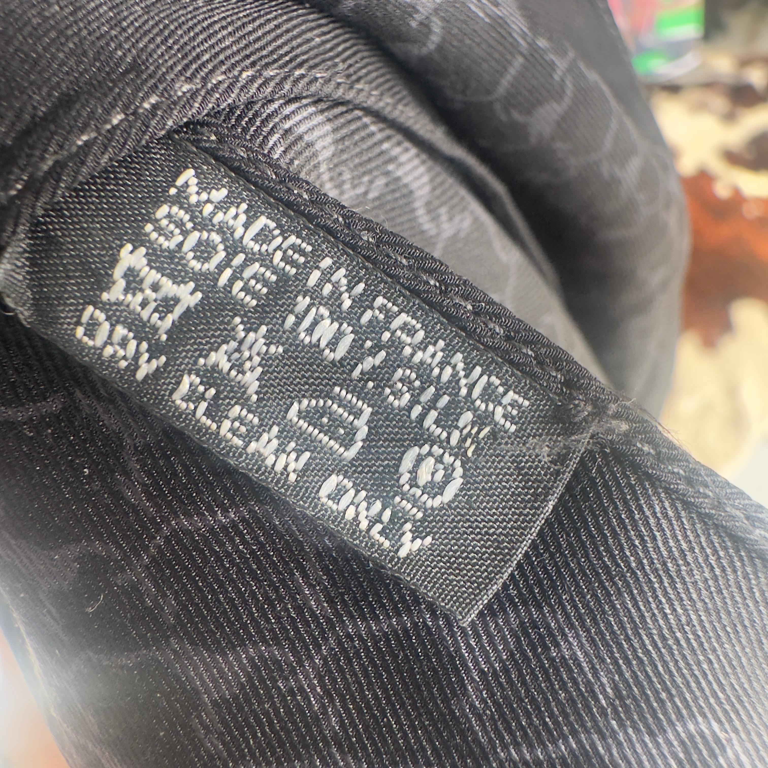 Sciarpa Hermès in seta mia utilizzata im Angebot 1