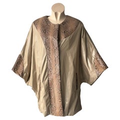 Manteau en tissu thermique beige champagne avec empiècements en python véritable