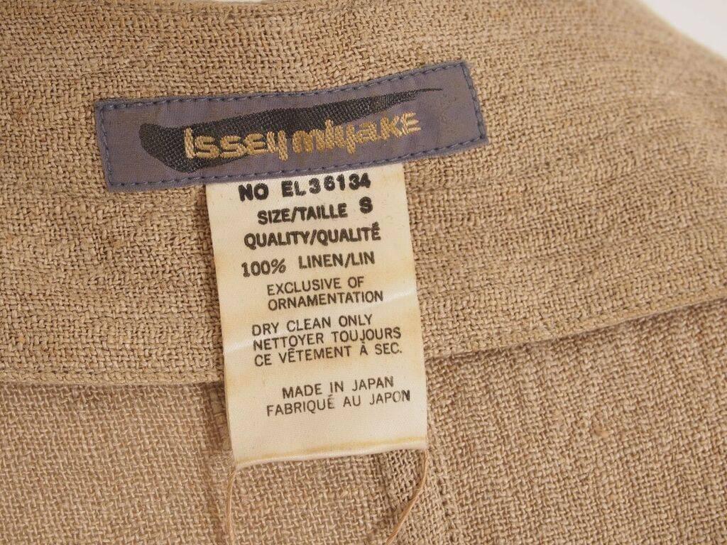 Issey Miyake Beige Linen Jacket with Cape For Sale 5