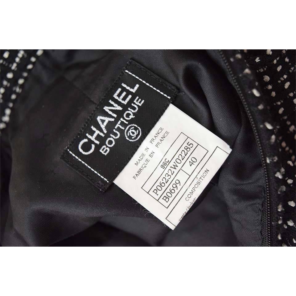 Chanel vintage jacket skirt suit size 40 96C wool blend black & white 2
