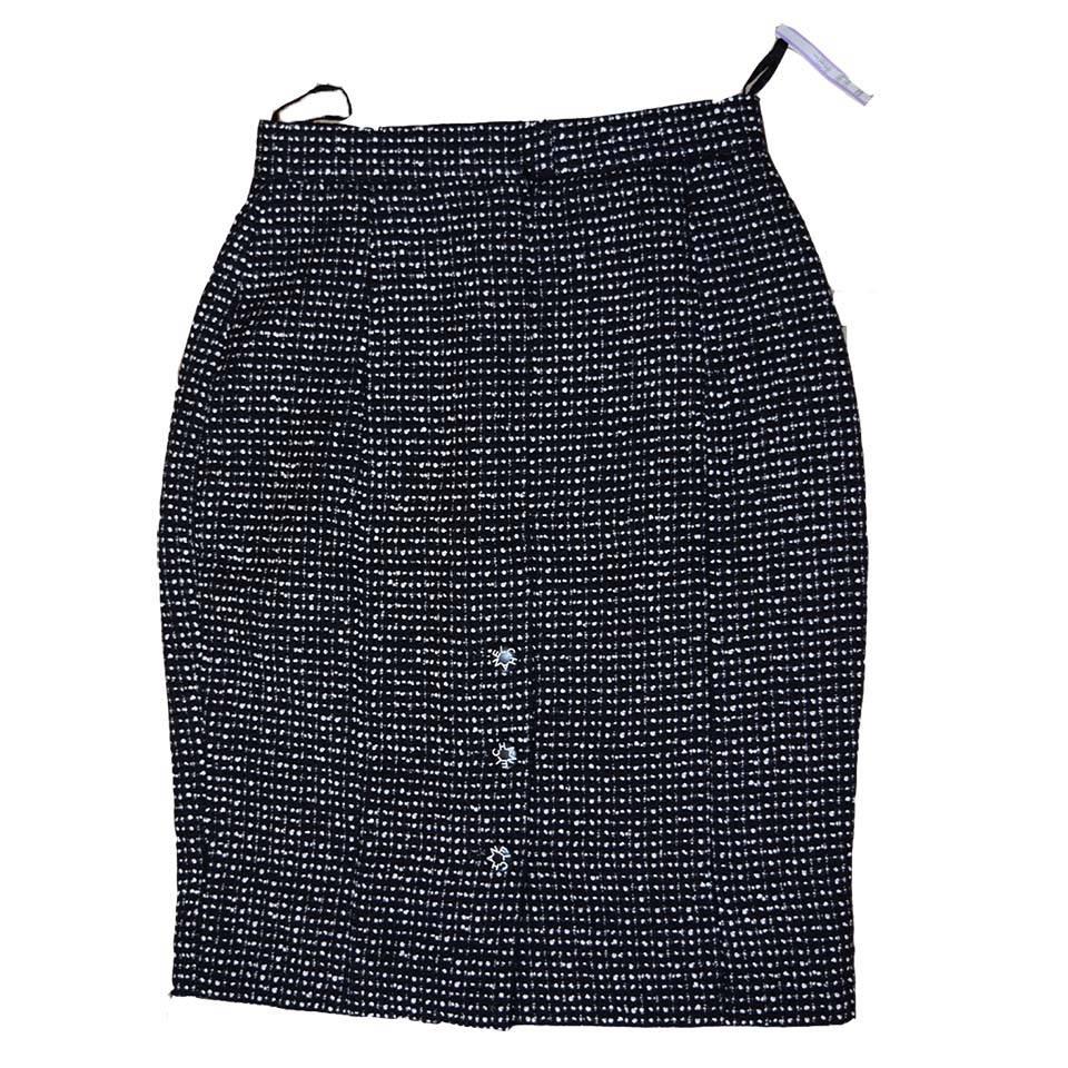 Chanel vintage jacket skirt suit size 40 96C wool blend black & white 4