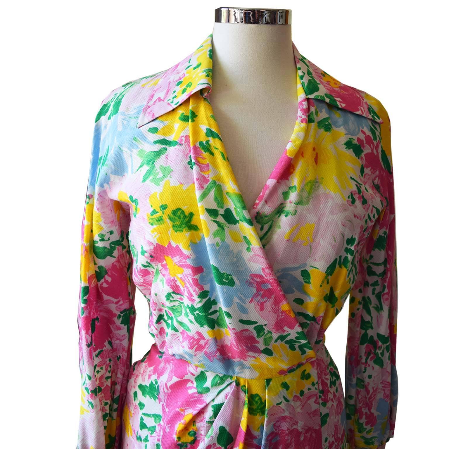 Women's Christian Dior pret-a-porter size S US 4 floral print vintage wrap dress For Sale