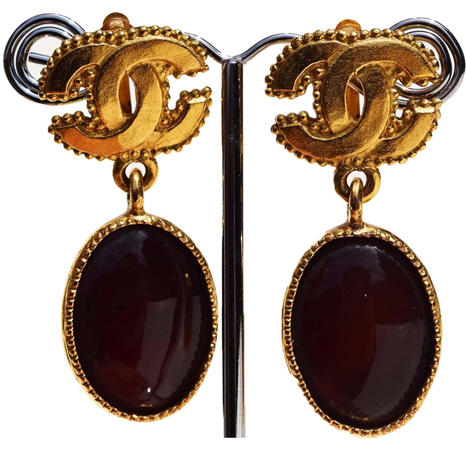 
Chanel vintage burgundy drop earrings. CC logo with a gold bordered burgundy pendant. 96A (1996 Autumn) collection.

Details:
Creator: Chanel
Place of Origin: France
Date of Manufacture: 1996
Condition: Excellent vintage condition. Clips are