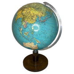 Globe terrestre ancien, fabriqué par le fabricant allemand Columbus-Verlag Paul Oestergaard KG