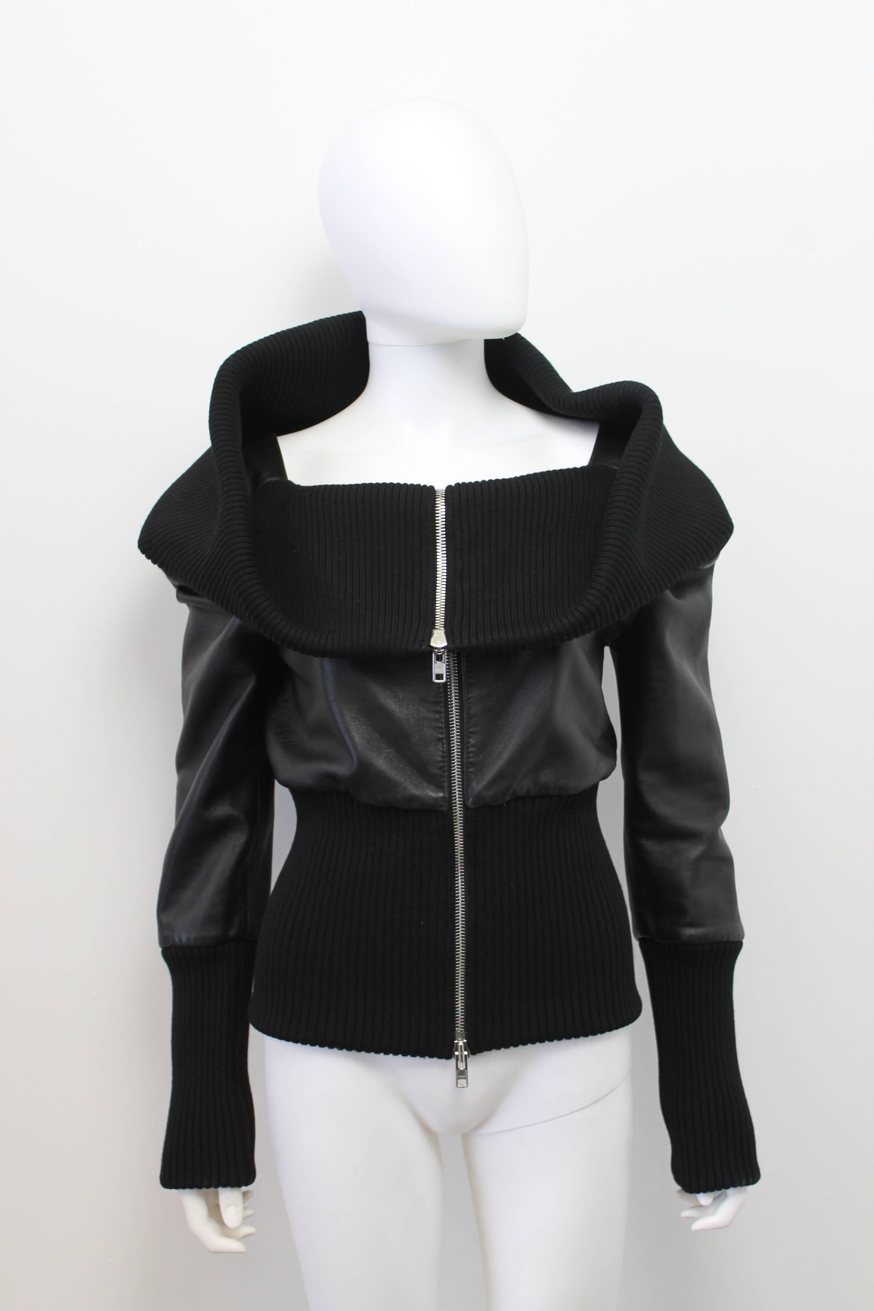 A very rare and memorable piece by Maison Martin Margiela from their Autumn-Winter 2008 collection. The jacket features a giant rib-knit collar that can be folded and worn in many different ways.