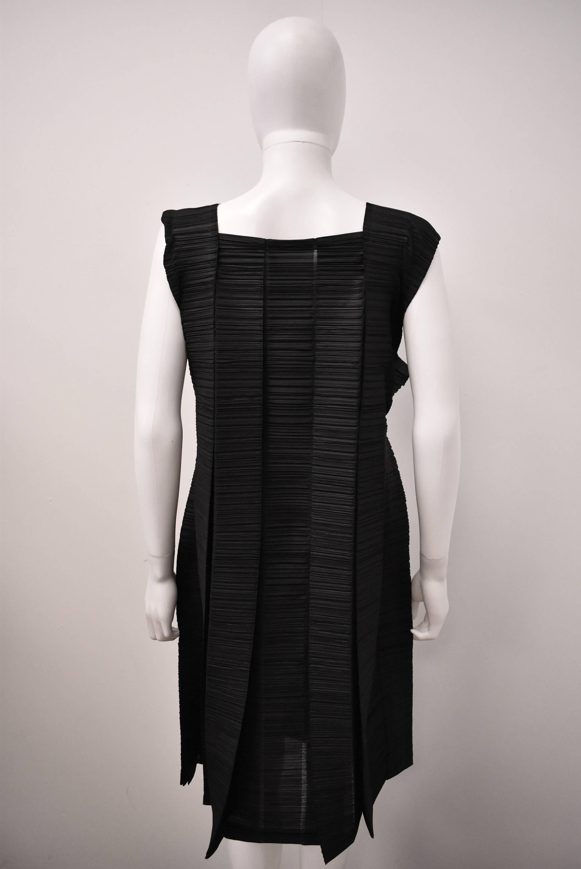 Women's Issey Miyake Black Horizontal Pleated Panel Dress/Cardigan Two-Way design