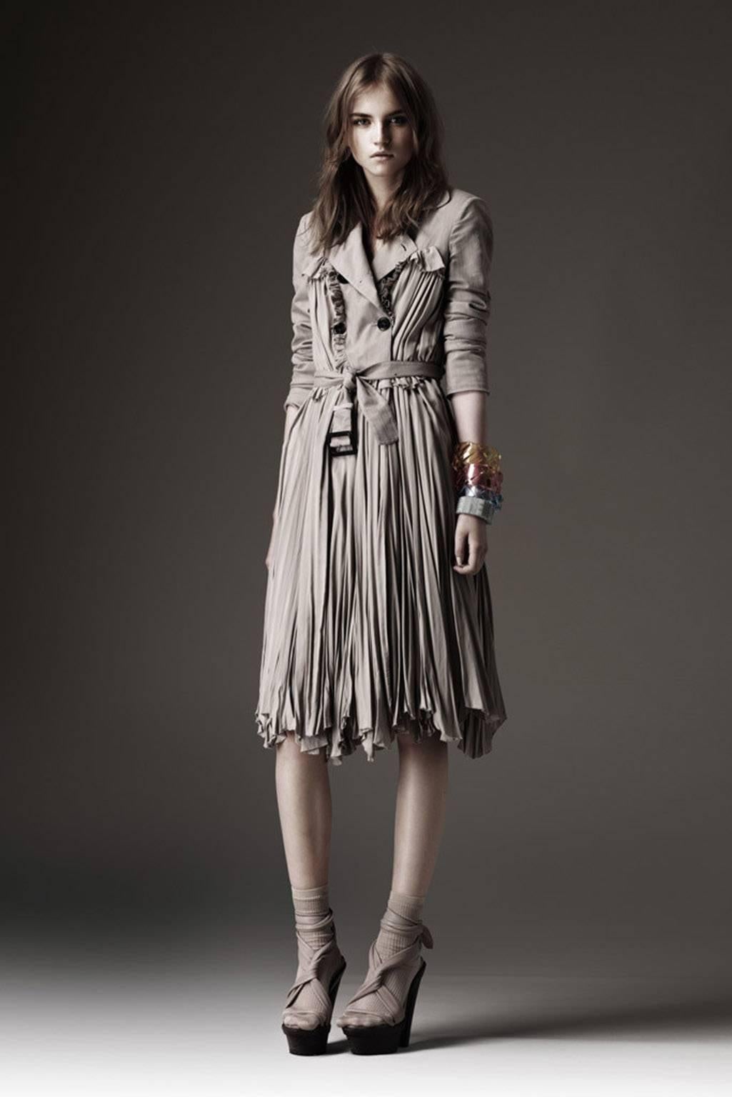 Women's Burberry Prorsum 2010 Silk Coat-Dress with Full Pleated Skirt and Tulle Overlay For Sale
