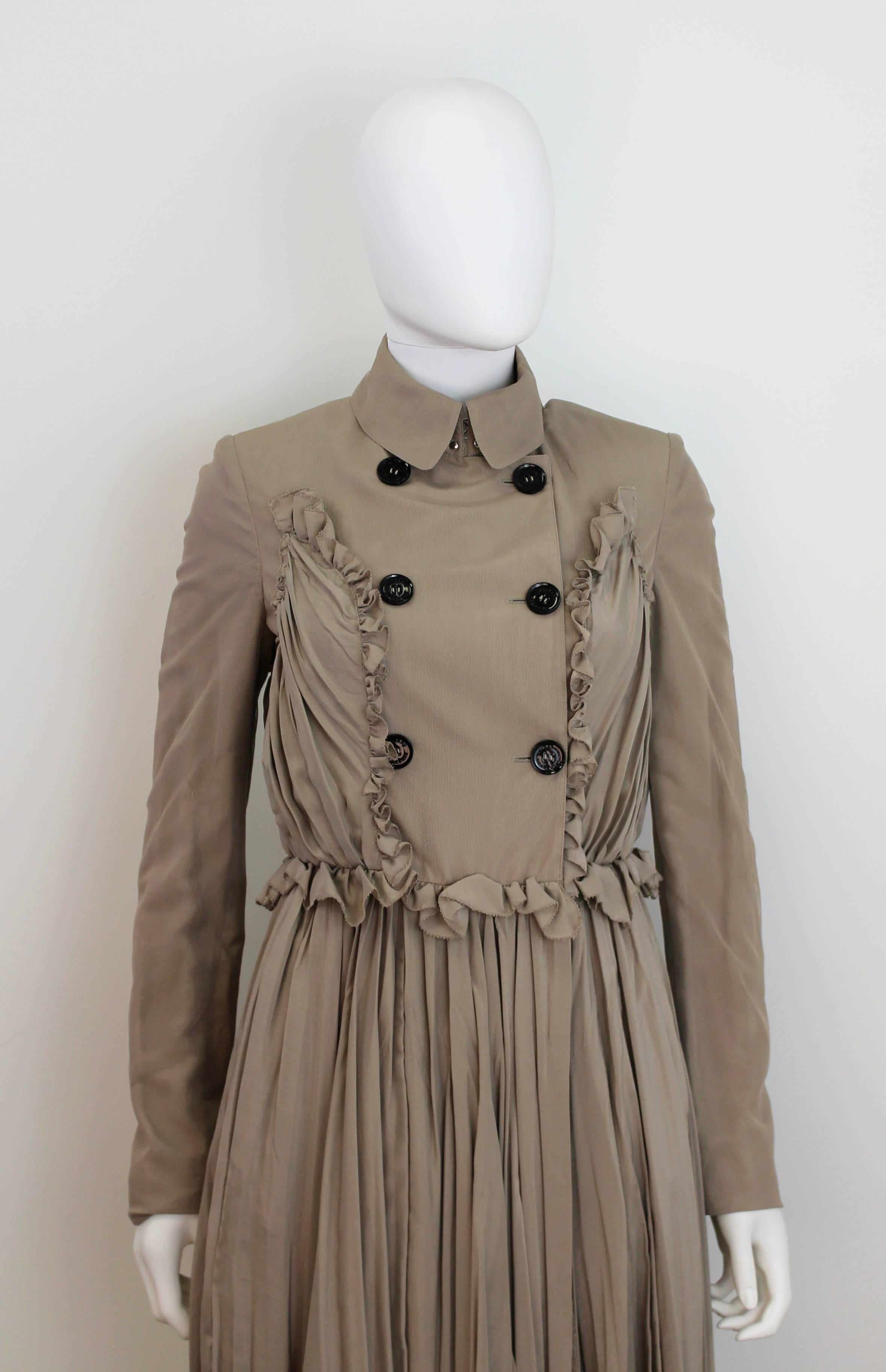 Burberry Prorsum 2010 Silk Coat-Dress with Full Pleated Skirt and Tulle Overlay In New Condition For Sale In London, GB