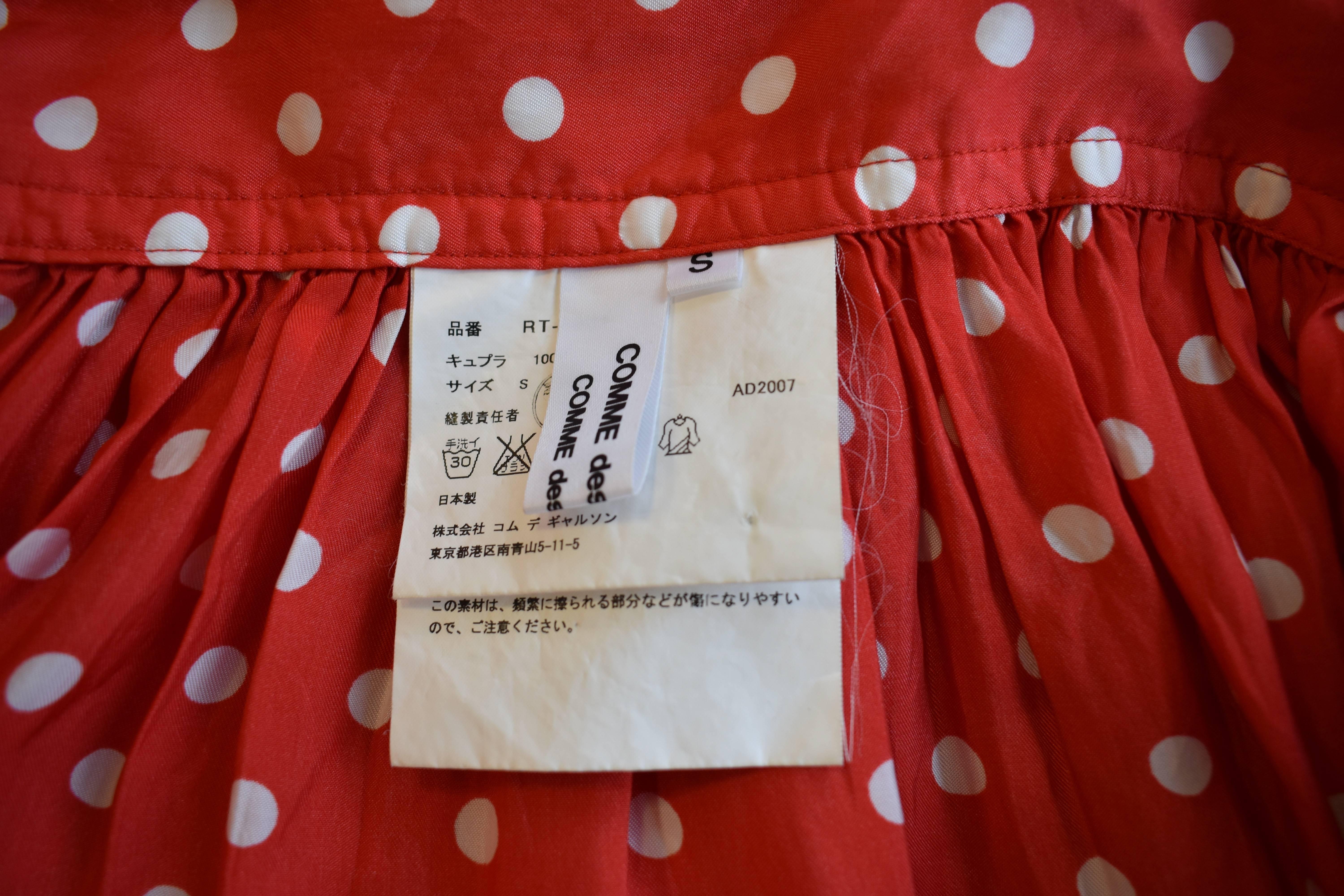 Comme Des Garcons Silky Polka Dot skirt with diagonal shoulder 2007 In Excellent Condition In London, GB