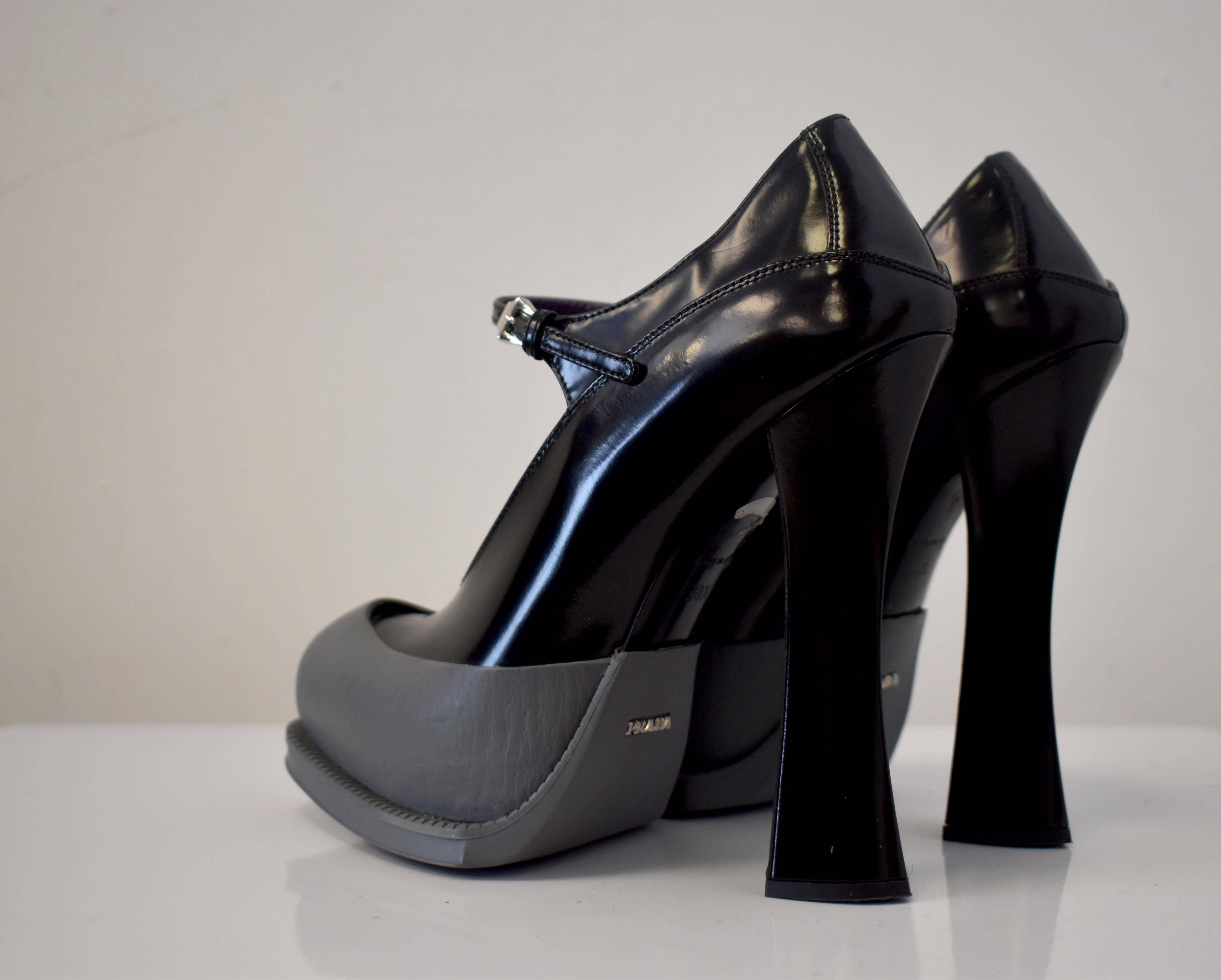 A/W15 Prada Black Patent Leather & Grey Rubber Mary Jane Curved Heels Size 38.5 1