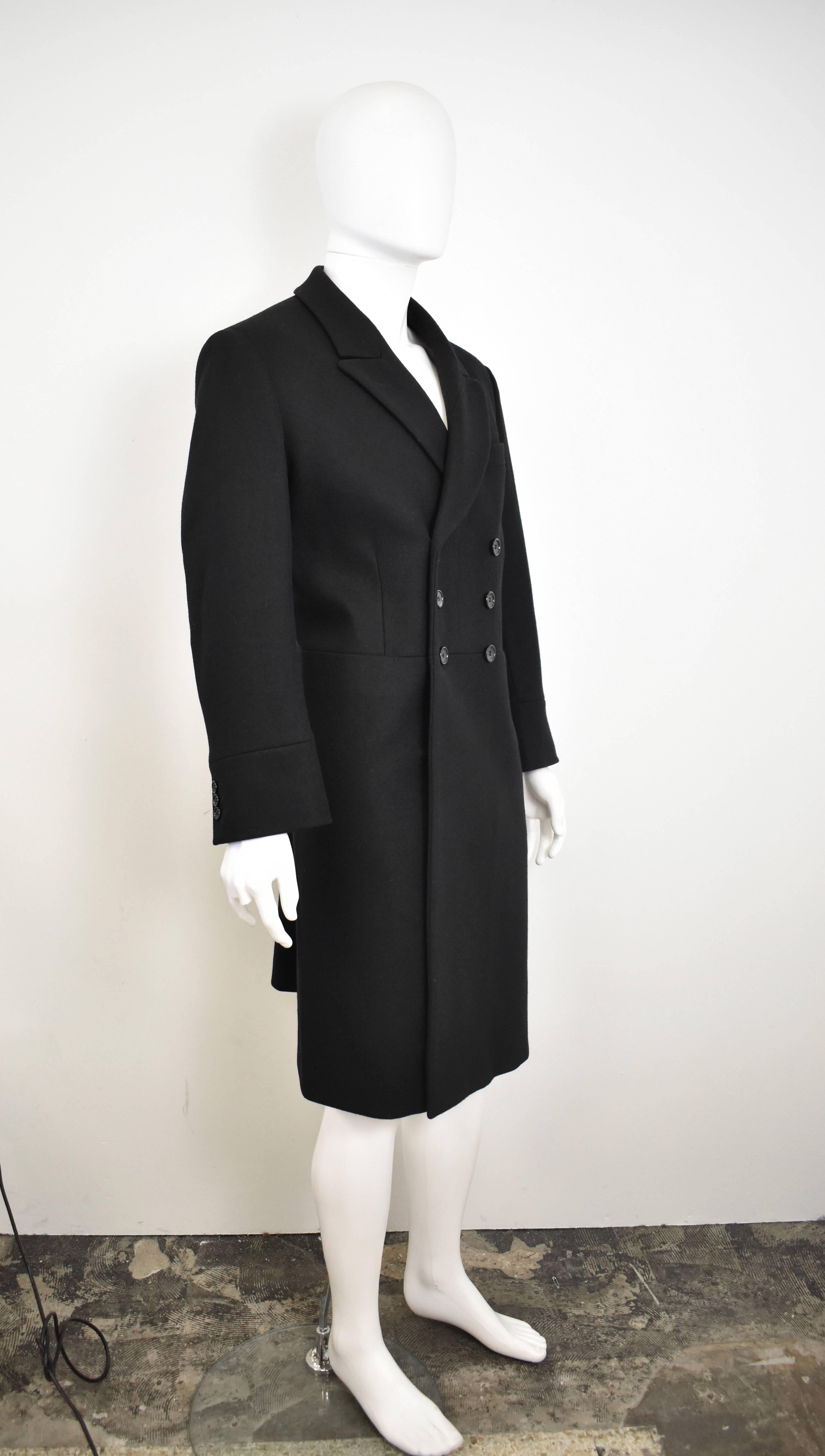 Alexander McQueen Black Wool Double Breasted Coat with Long Vents. Tailored for a slim shape and made of a blend of wool and cashmere, it makes for a sharp, luxurious coat. 

Length - 43.5
Bust - 44
Waist - 42
Hips - 44
Sleeve length - 24

Size: IT