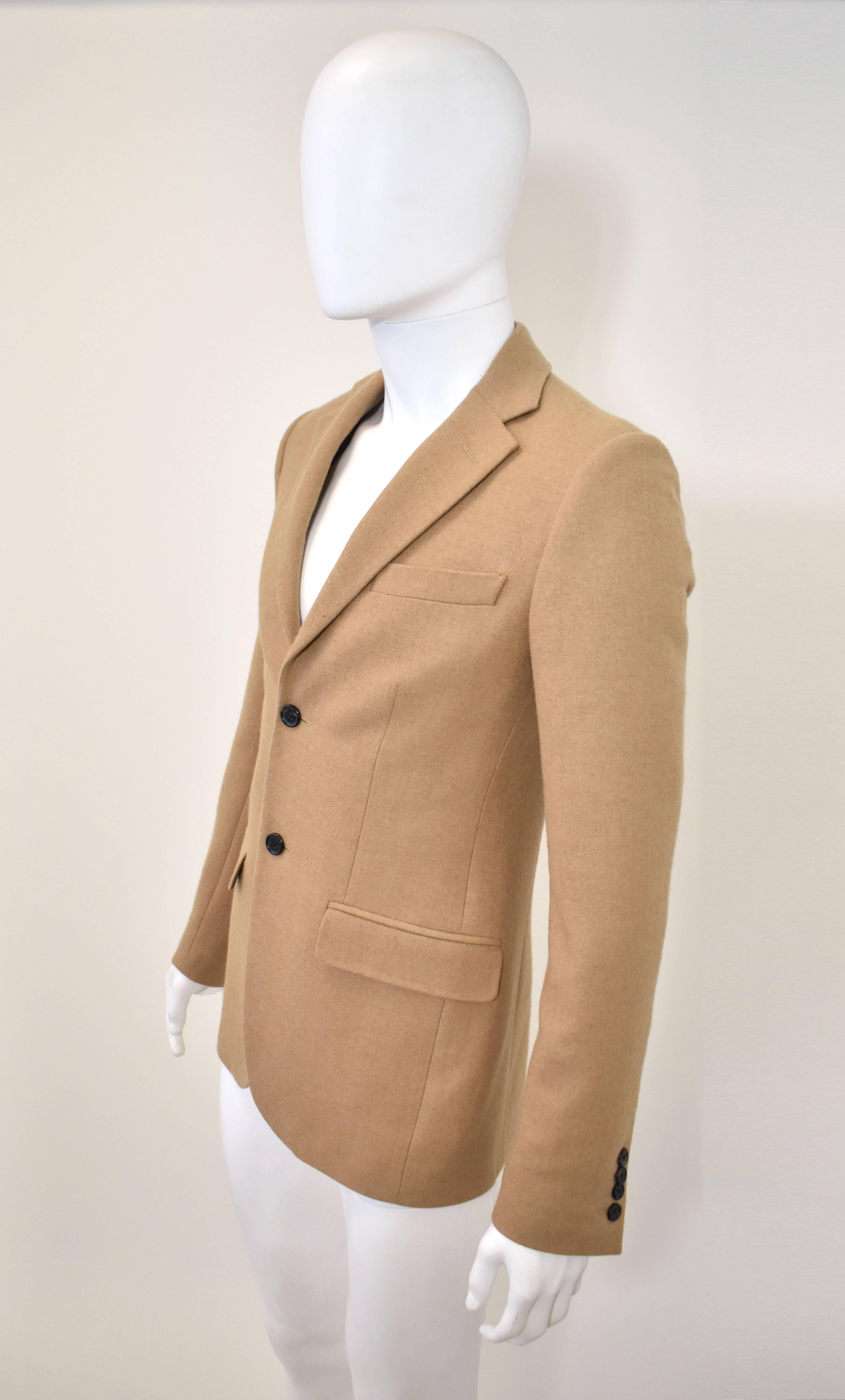 A camel wool fitted blazer by Raf Simons. The piece is brand new – it is in excellent condition. 


Length - 30.5
Bust - 37
Waist - 34
Hips - 38
Sleeve Length - 26.5