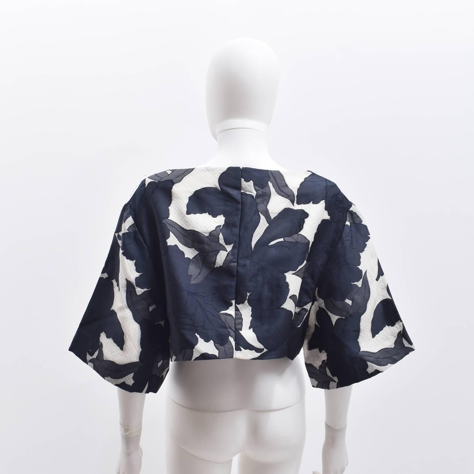 Chloe Cropped Dark Blue and White Jacquard Floral Print Top  In Good Condition In London, GB