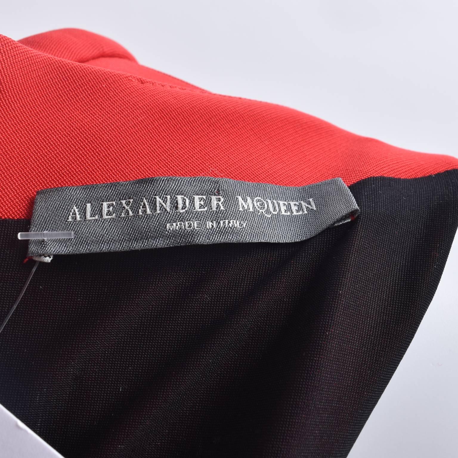Alexander McQueen Red and Black A-Line Shift Dress  For Sale 2