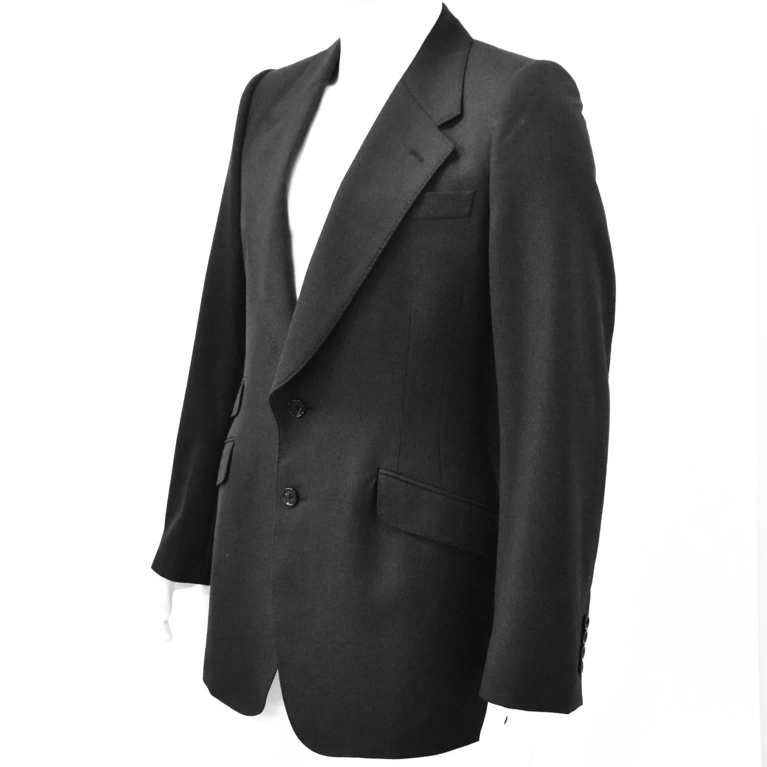 A classic dark grey jacket from Alexander McQueen’s menswear line.
The jacket has an elegantly tailored design with notched collar, button fastening and darts at the waist that lightly creates shape in the waist. It also features four front pockets;