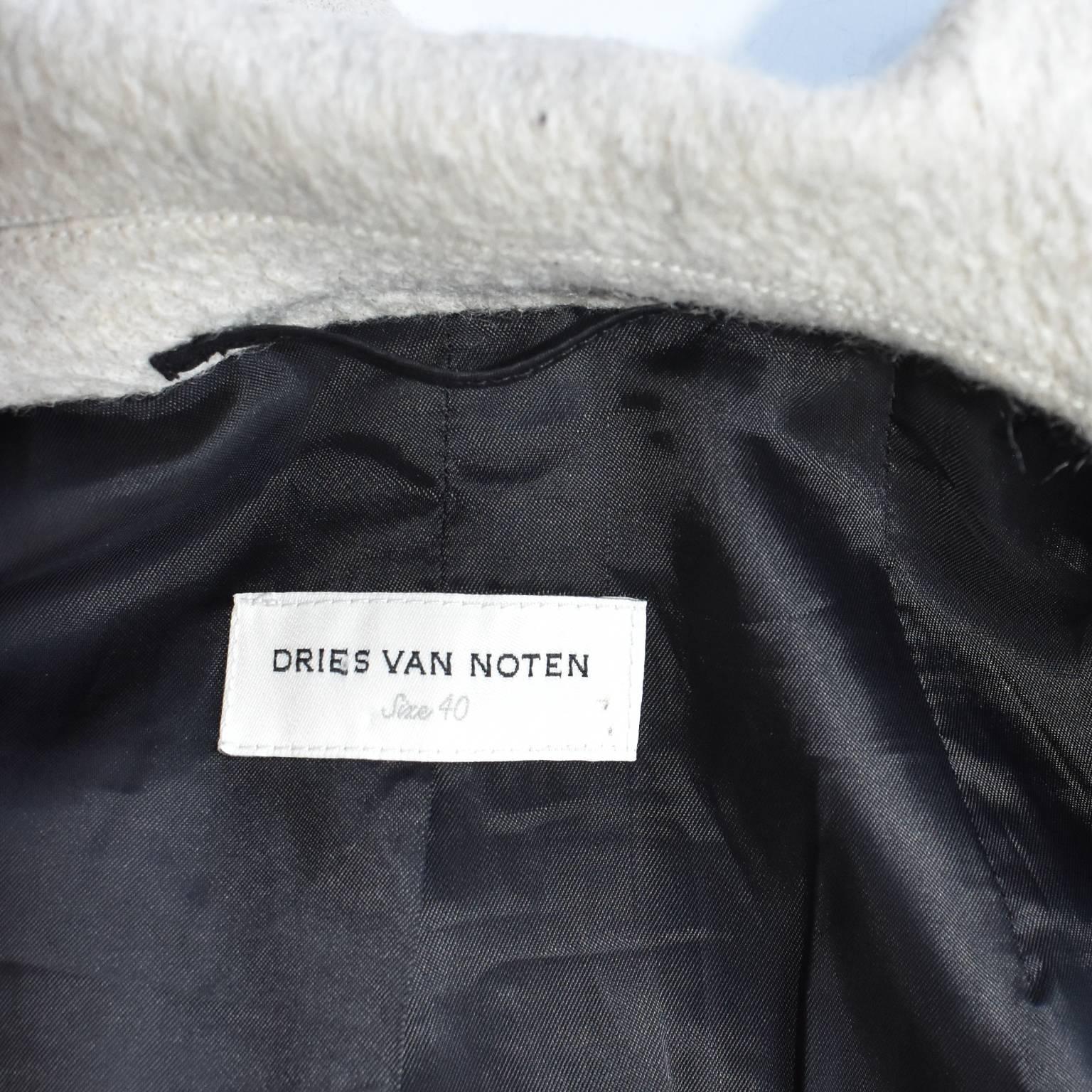 Dries Van Noten Sand Textured Coat with Balloon Sleeves In Excellent Condition For Sale In London, GB
