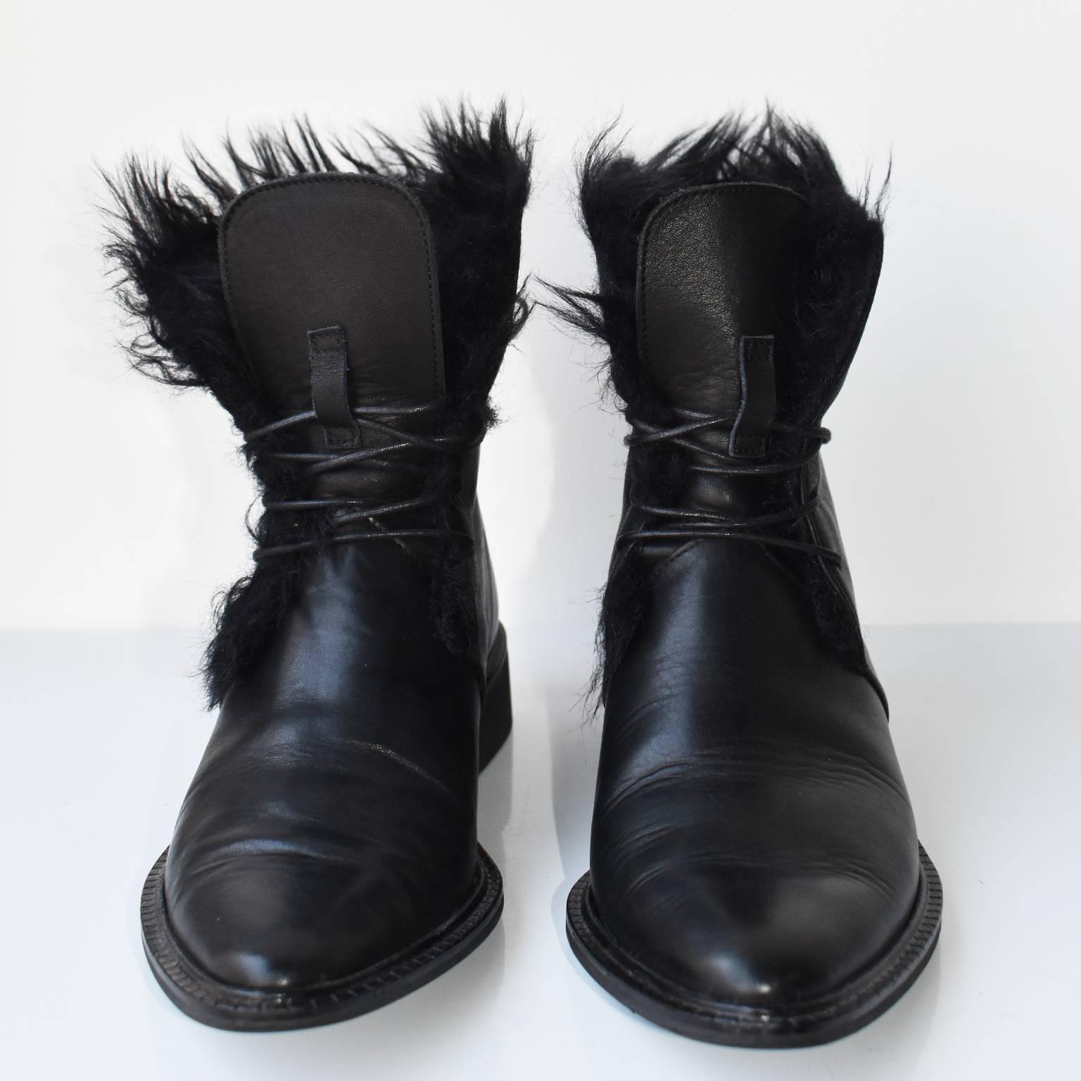 Fur lined leather lace-ups by Y's Yohji Yamamoto. The shoe features a pointed toe and long laces which can be tied around the ankle. They are in excellent condition. A Japanese size 1.