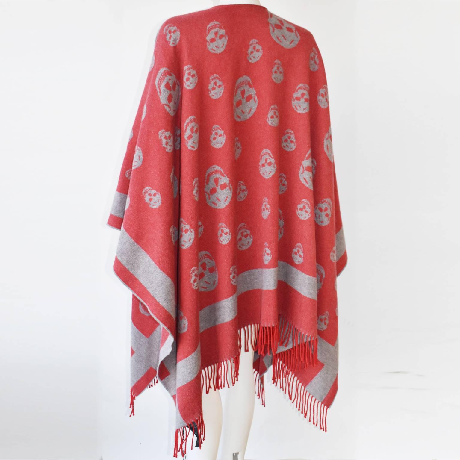 Alexander McQueen Red Wool Skull Cape In Excellent Condition In London, GB