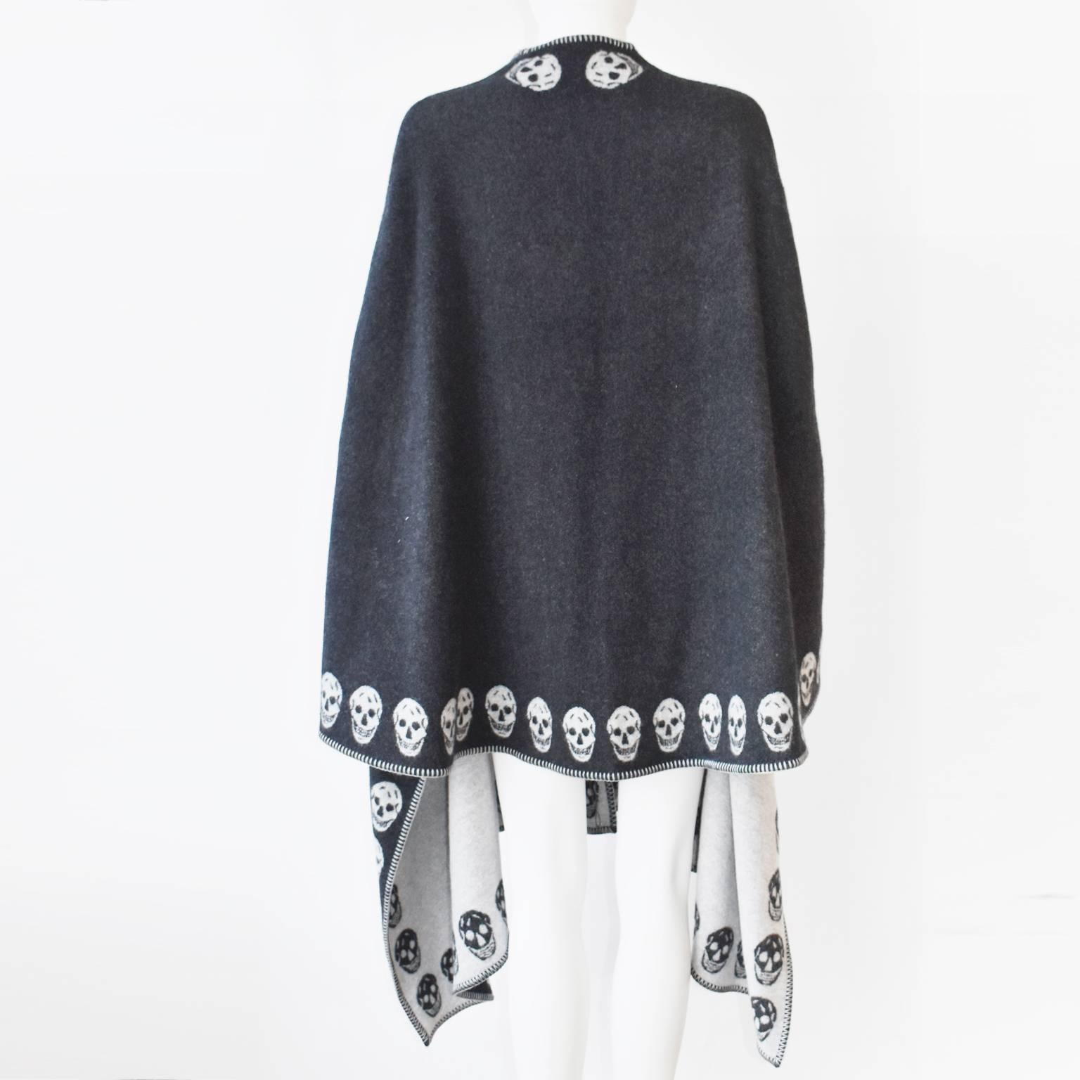 Alexander McQueen Grey Skull Cape  In Excellent Condition In London, GB