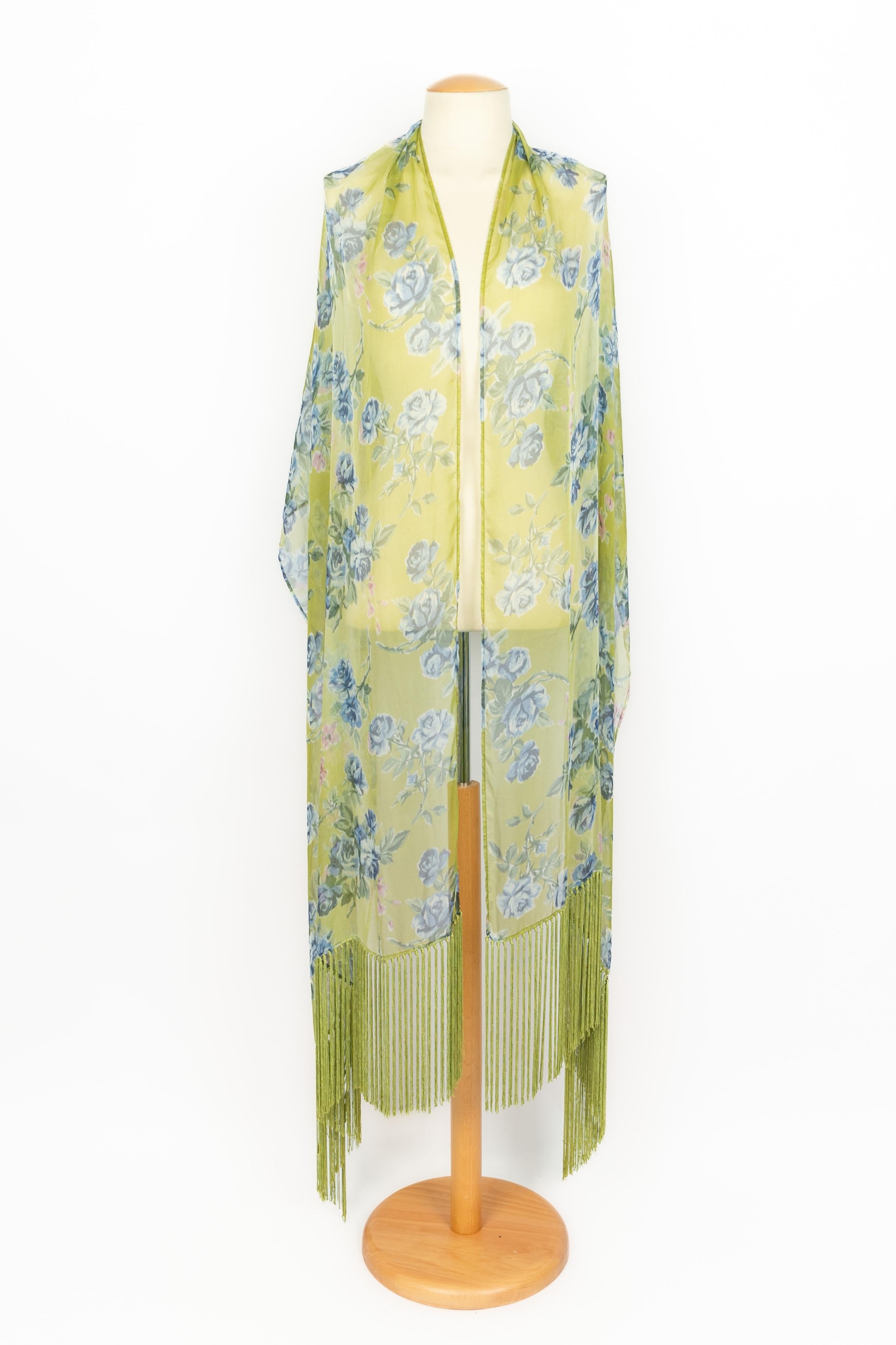 DIOR - Foulard lungo in mussola di seta verde con frange.

Condizioni:
Ottime condizioni

Dimensioni:
Lunghezza: 230 cm - Larghezza: 70 cm

SKU:FFD21
