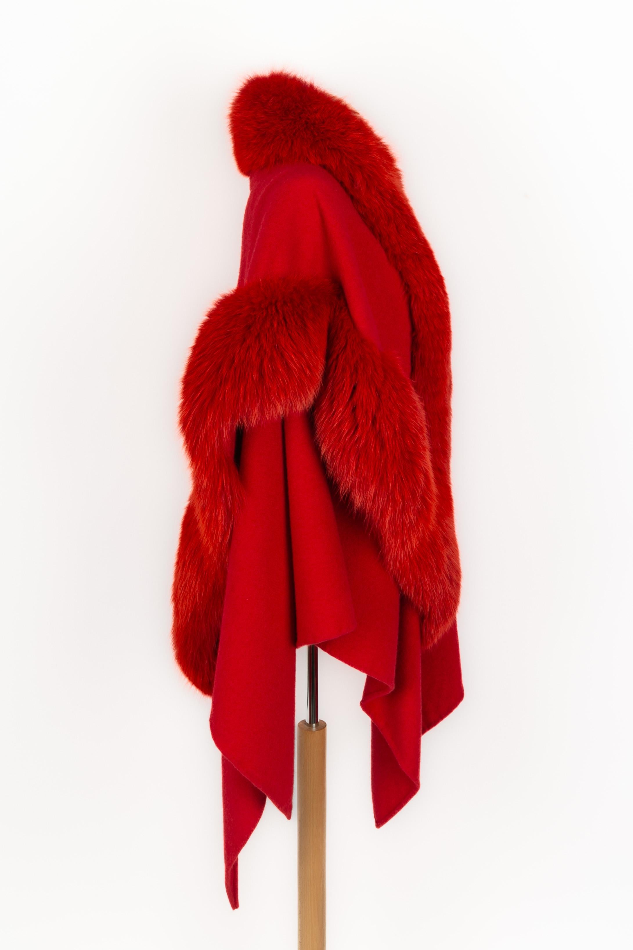 Rouge Cape châle Christian Dior en vente