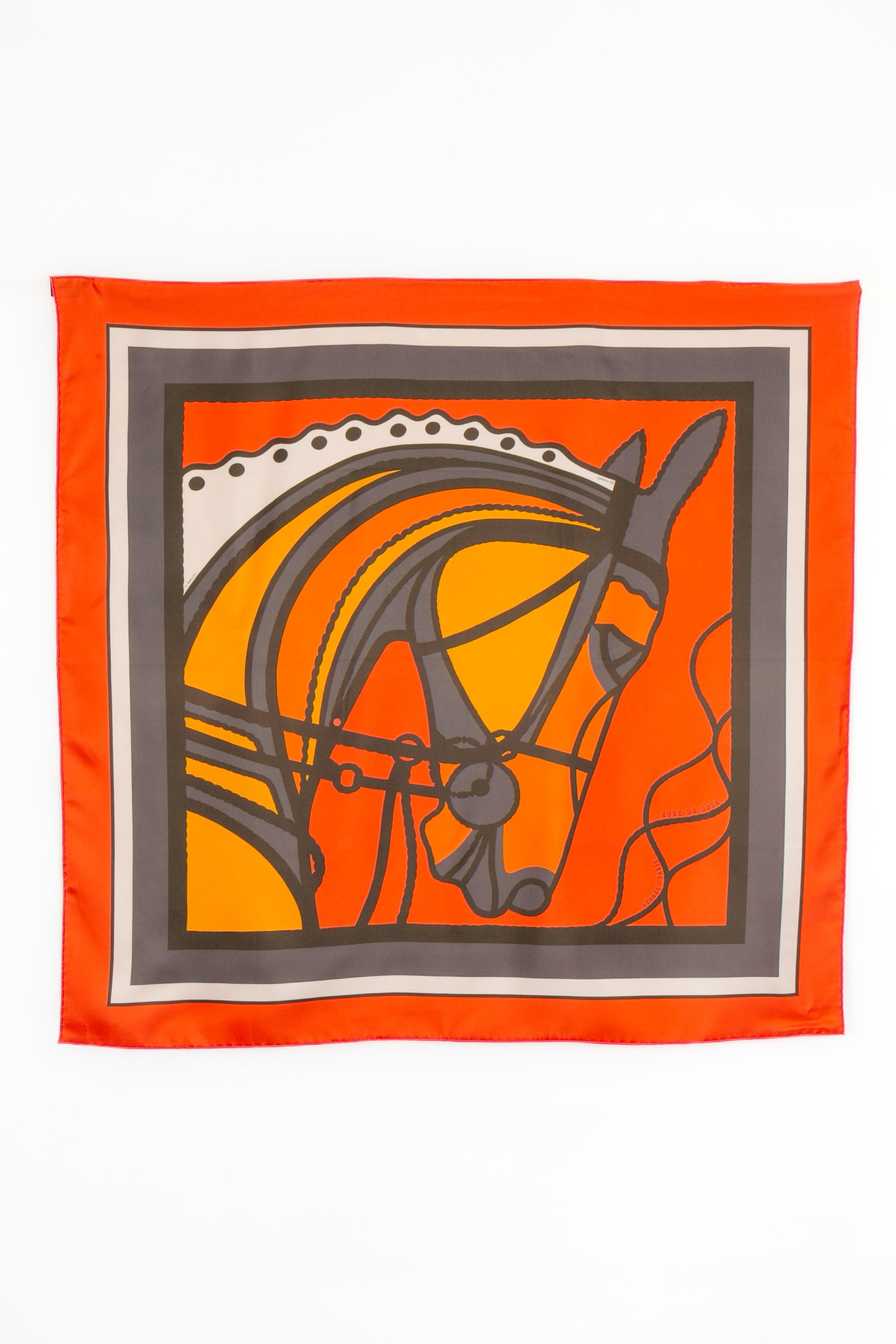 HERMÈS - (Made in France) Foulard in twill di seta double-face intitolato 'Pop evening dress' disegnato da Florence Manlik, prodotto nel 2018. Da virtuosa stilista ha creato un ritratto di cavallo molto 