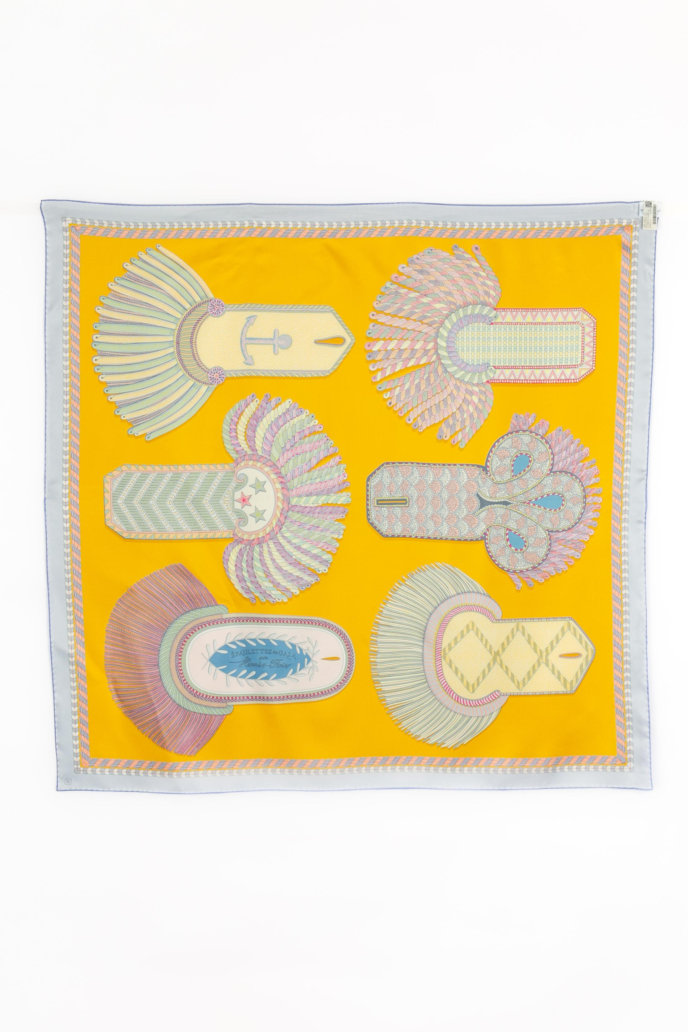 Foulard / sciarpa Hermès 'Gala epaulettes' a due lati in vendita 1