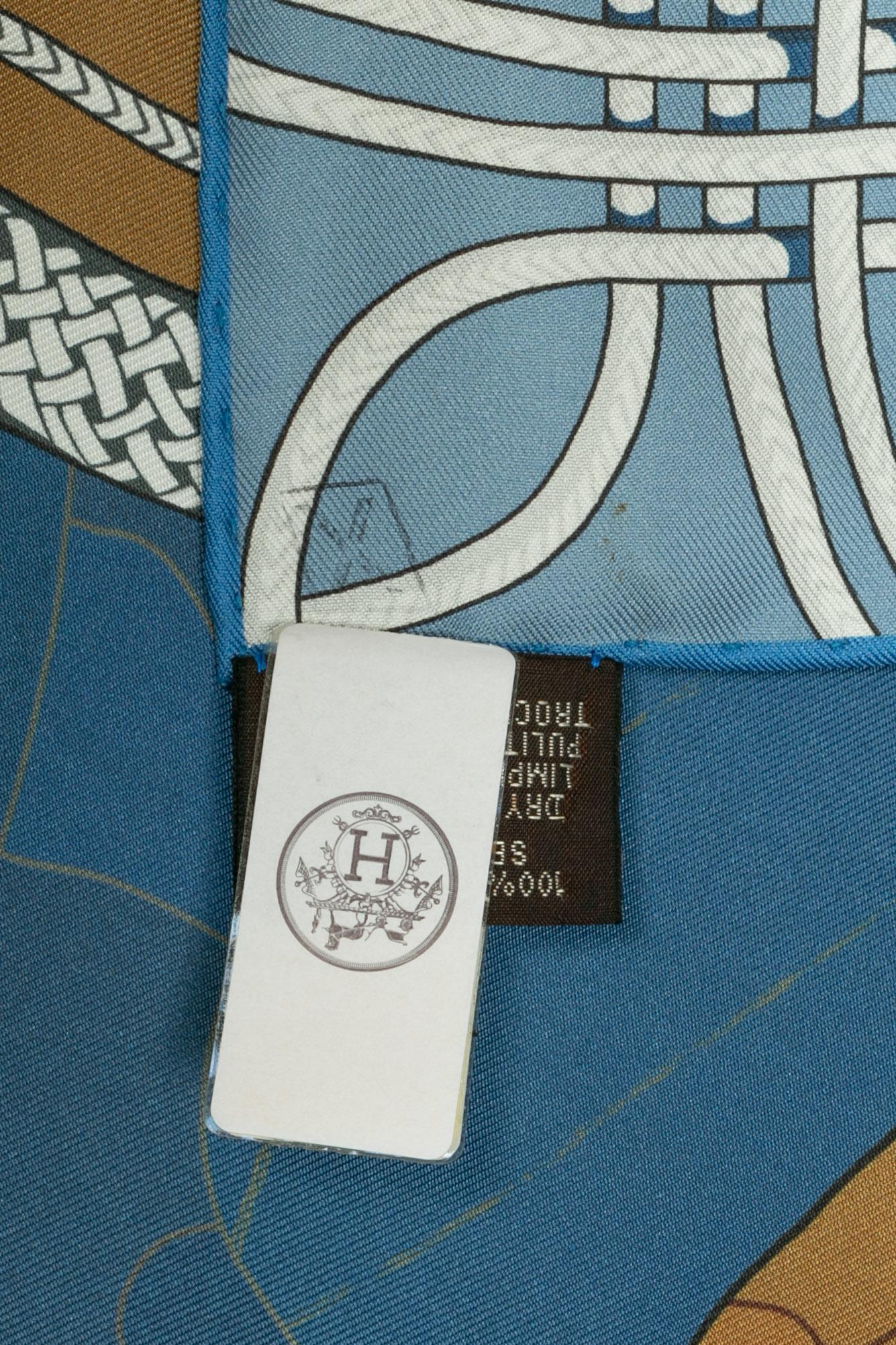 Foulard / sciarpa 'flower brandenburgs' di Hermès a due lati in vendita 2