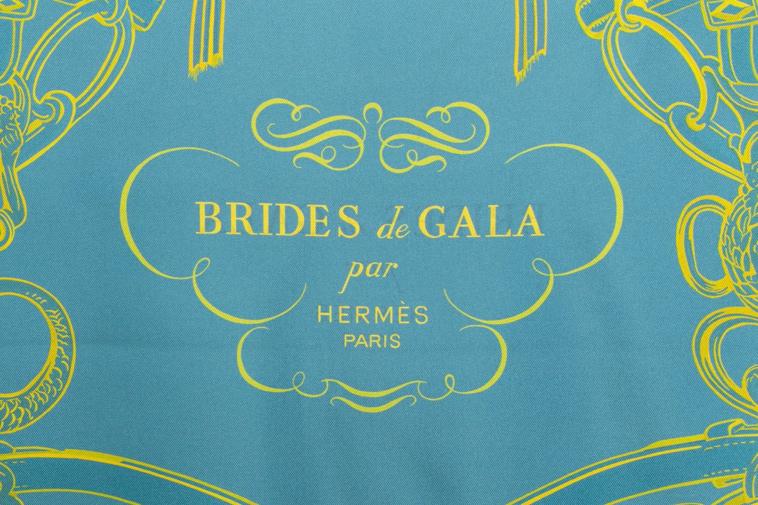 Beige Foulard / sciarpa Hermès a due facce 'Briglia di Gala' in vendita
