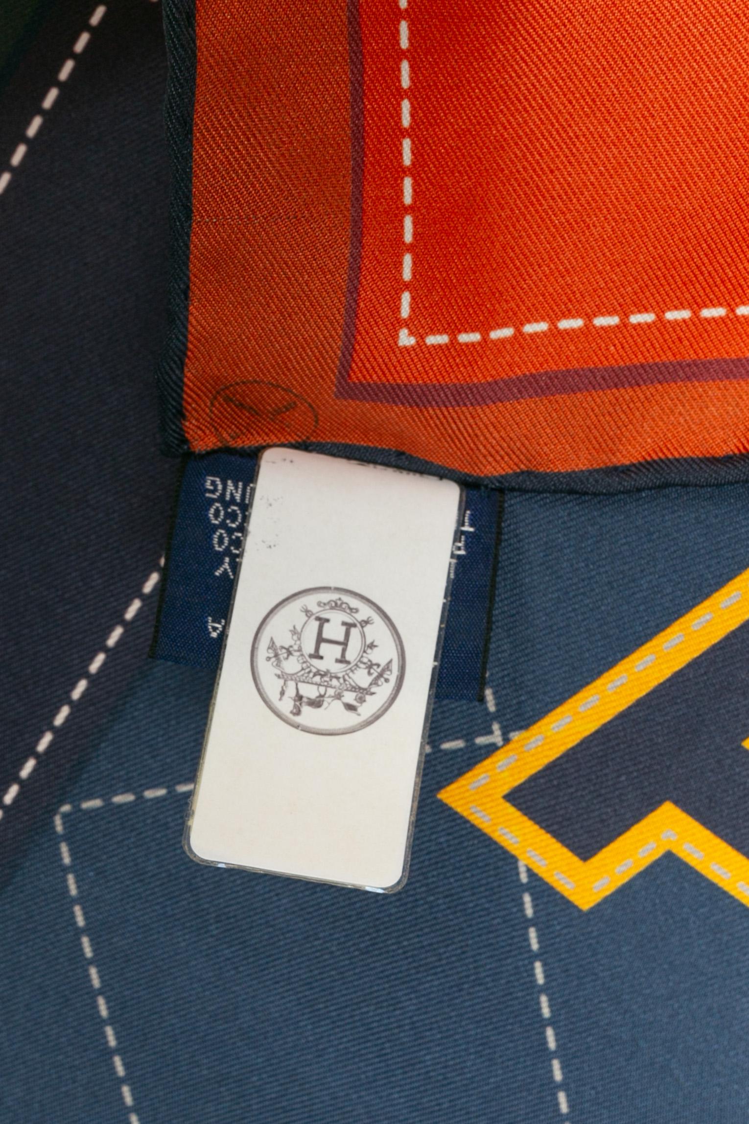 Foulard / écharpe double face 'saddle cloth' d'Hermès en vente 1