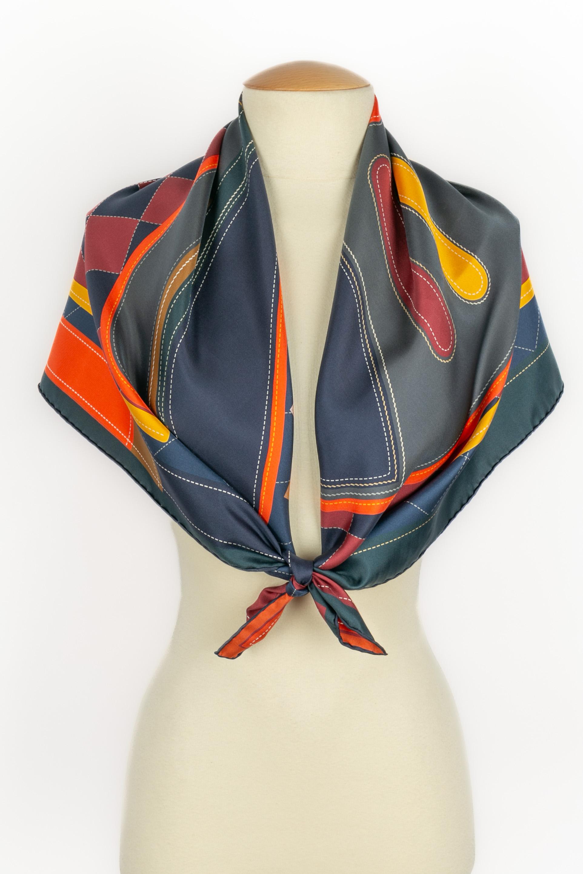 Foulard / écharpe double face 'saddle cloth' d'Hermès en vente 2