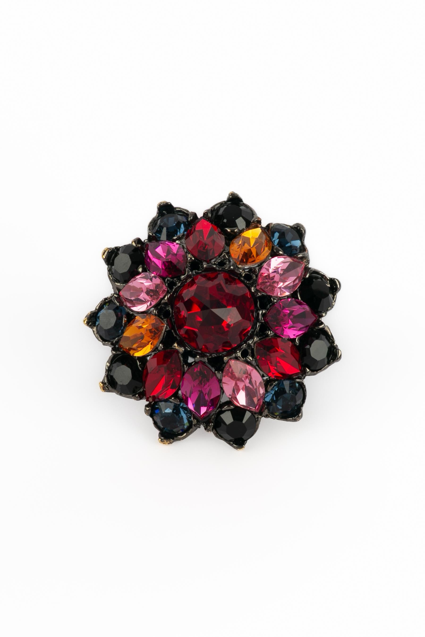 YVES SAINT LAURENT - Ring mit mehrfarbigen Strasssteinen.

Bedingung:
Sehr guter Zustand

Abmessungen:
Größe: 54/55

SKU:BG1
