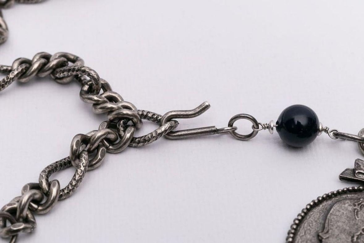 Cintura Chanel in argento con charme Collezione Autunno, 2004 in vendita 4