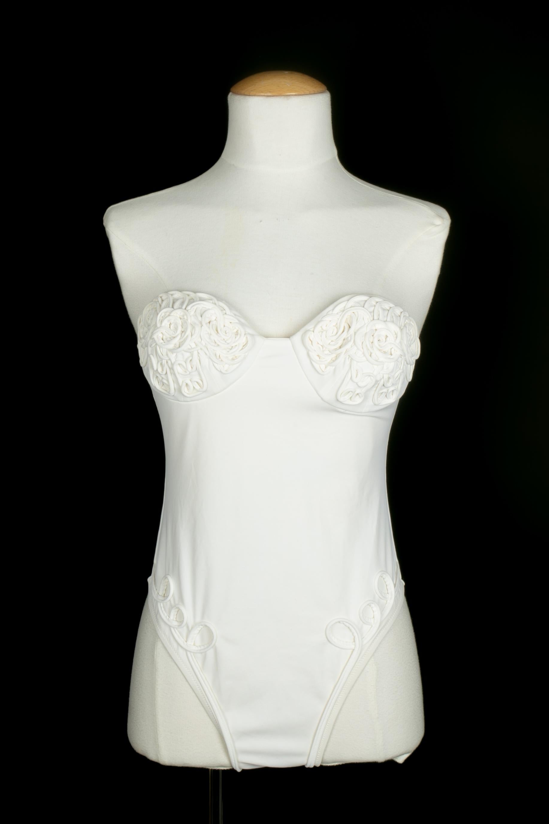 VERSACE - (Made in Italy) Top bustier in tessuto elasticizzato. Taglia 44IT.

Condizioni:
Ottime condizioni

Dimensioni:
Petto: 38 cm - Lunghezza: 50 cm

SKU:FH270