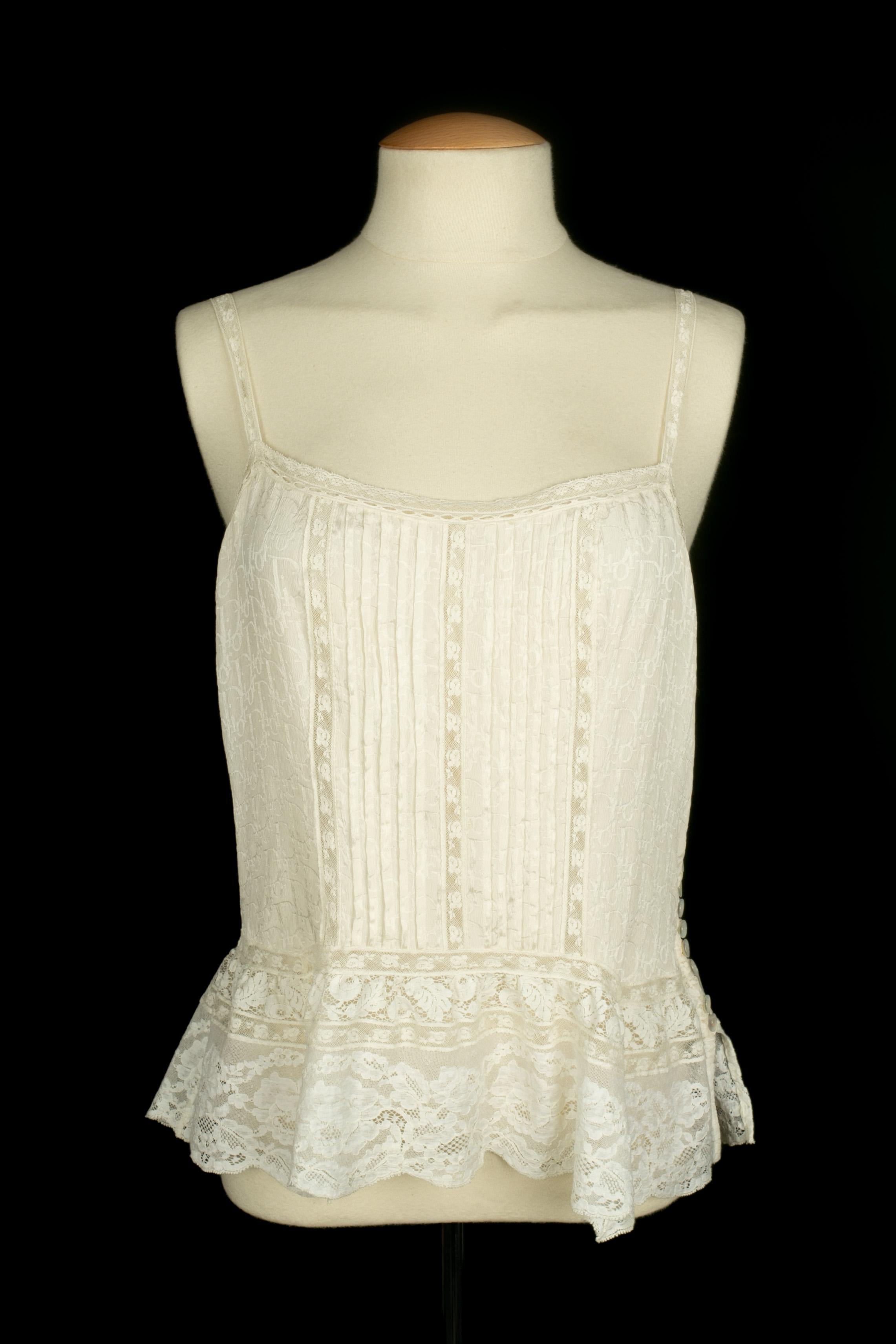 DIOR - (Made in India) Silk top with thin straps. Size 40FR.

Condition:
Very good condition

Dimensions:
Chest: 42 cm - Length: 63 cm

SKU:FH271
