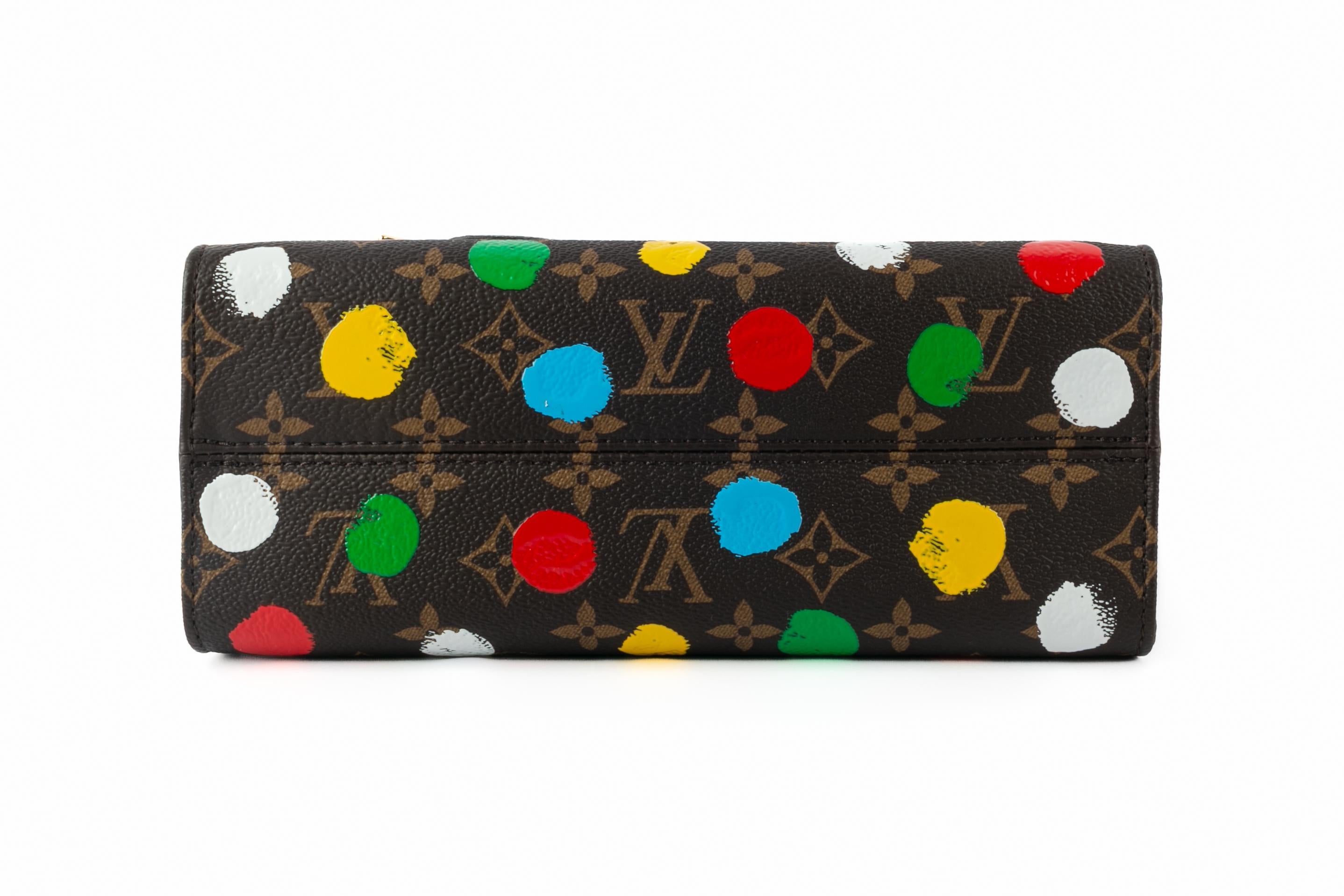 Borsa shopping Louis Vuitton x Yayoi Kusama 'On The Go' Small 2023 in vendita 1