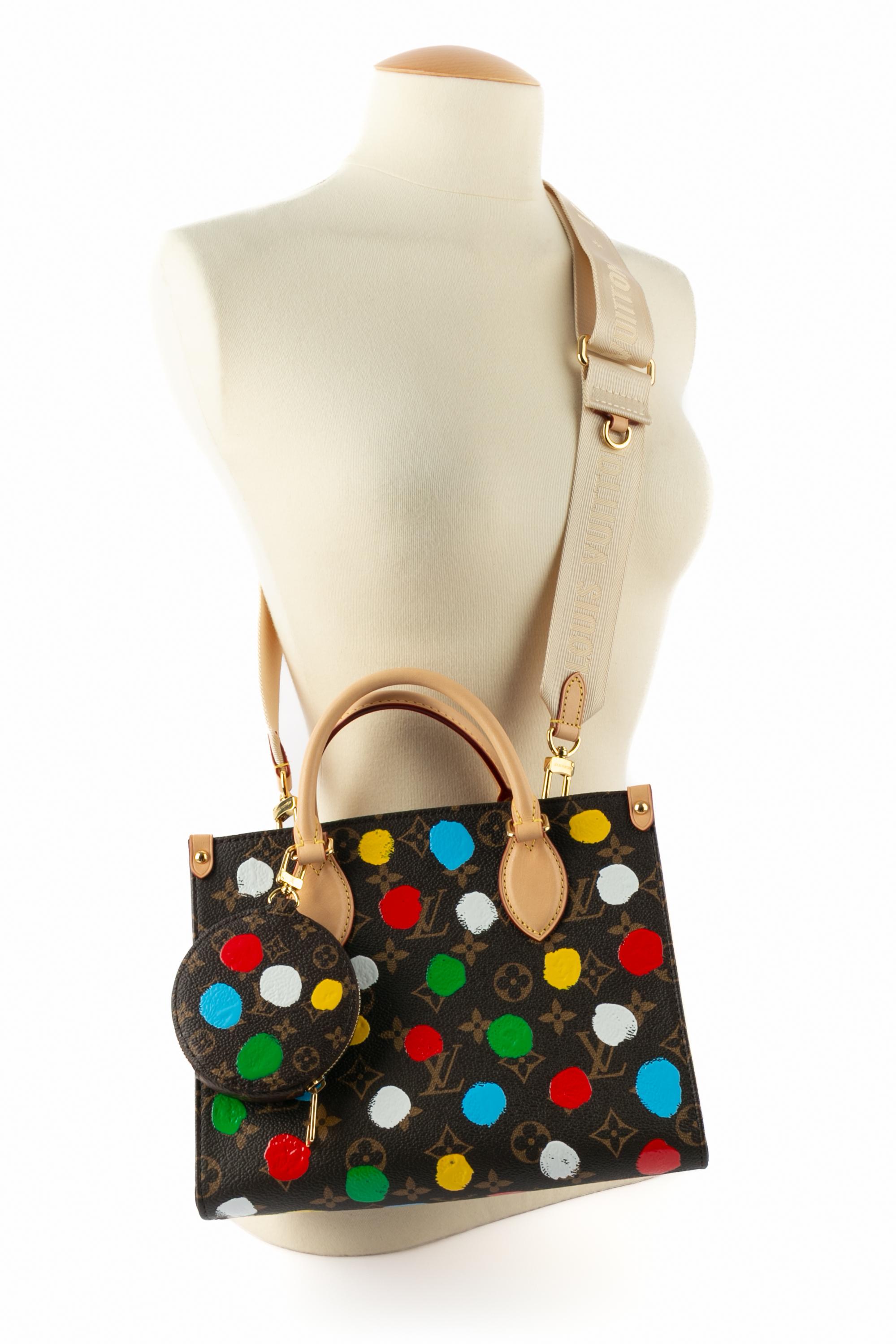 Borsa shopping Louis Vuitton x Yayoi Kusama 'On The Go' Small 2023 in vendita 7