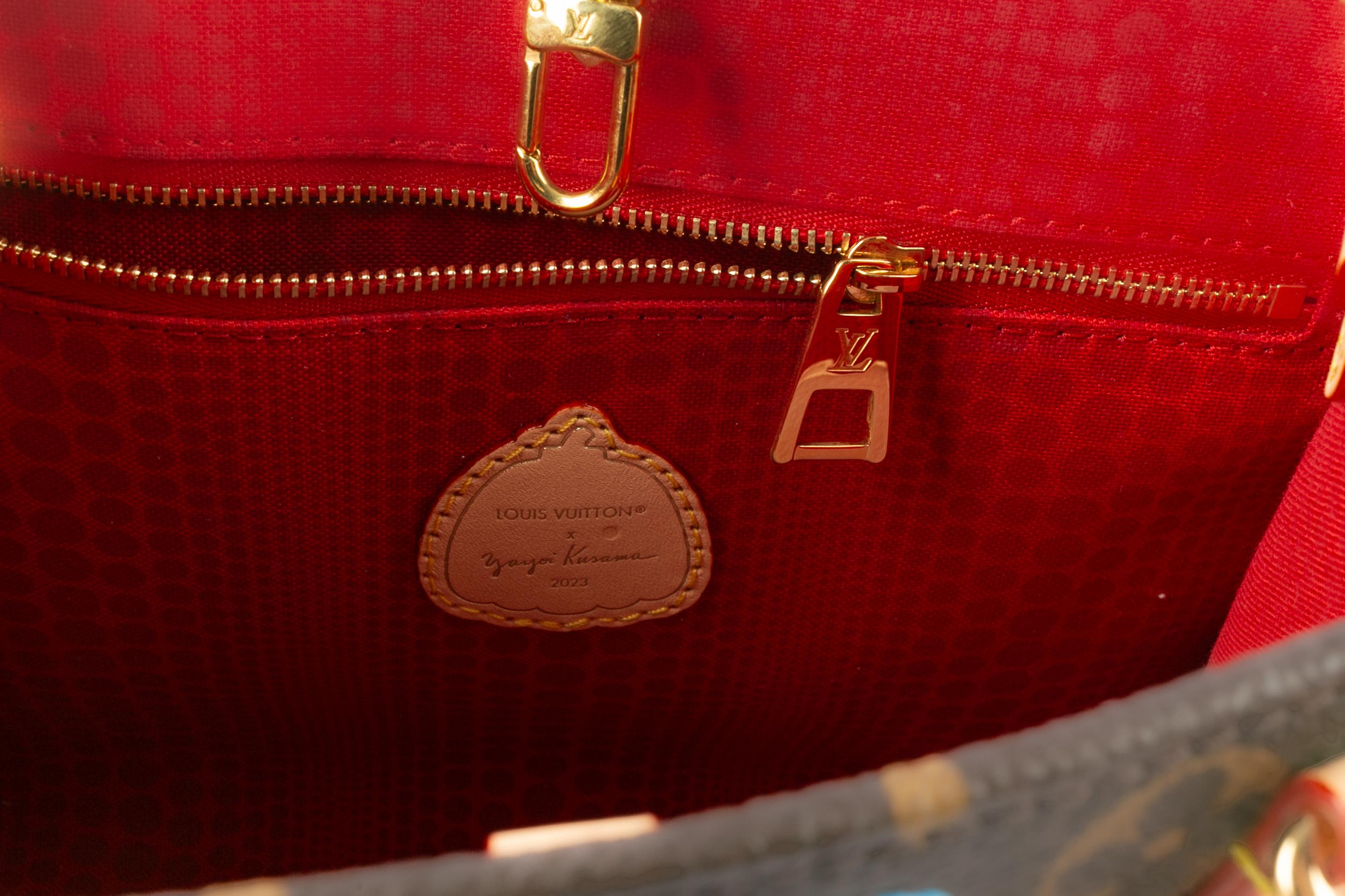 Borsa shopping Louis Vuitton x Yayoi Kusama 'On The Go' Small 2023 in vendita 4
