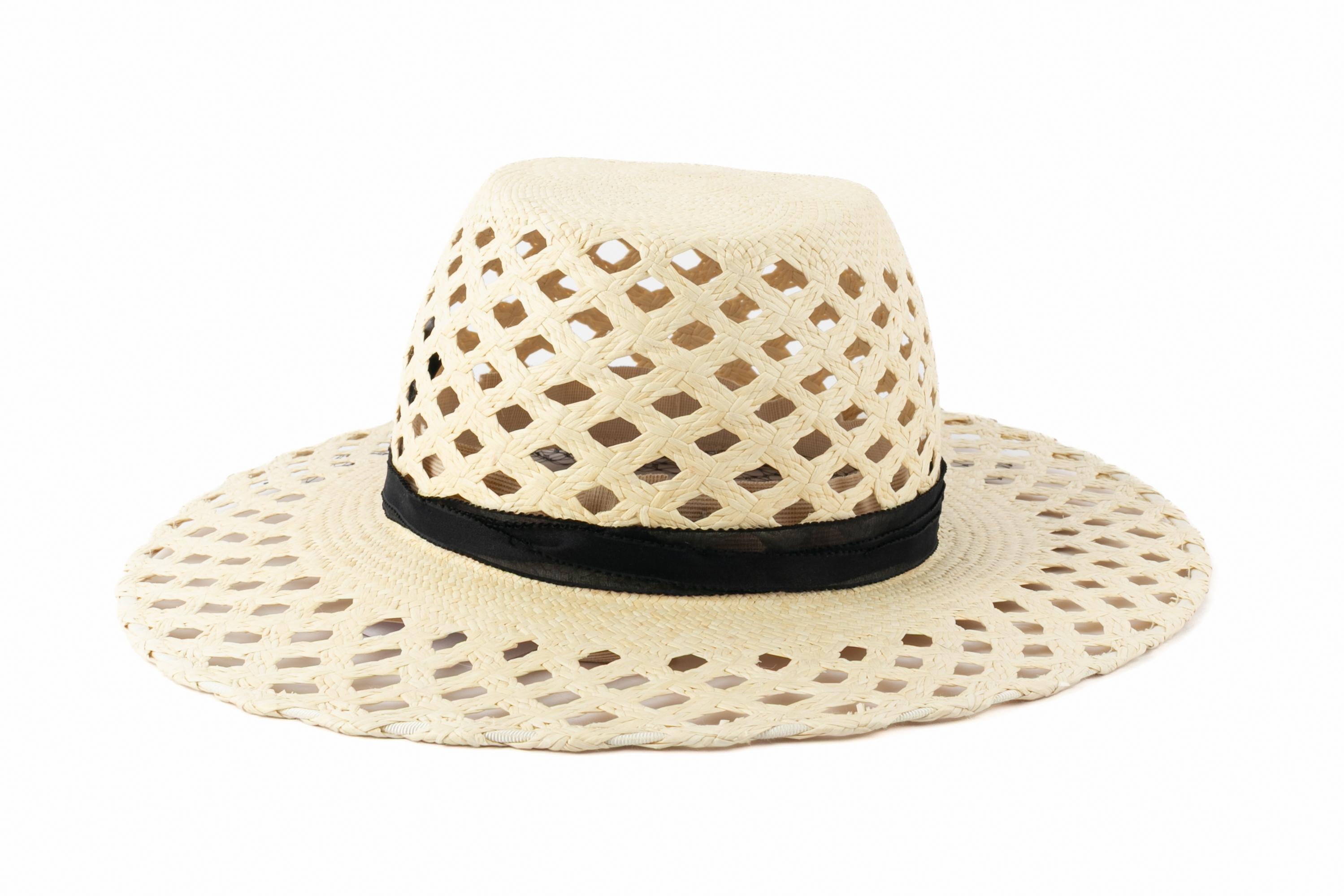 Donna Cappello Maison Michel in vendita