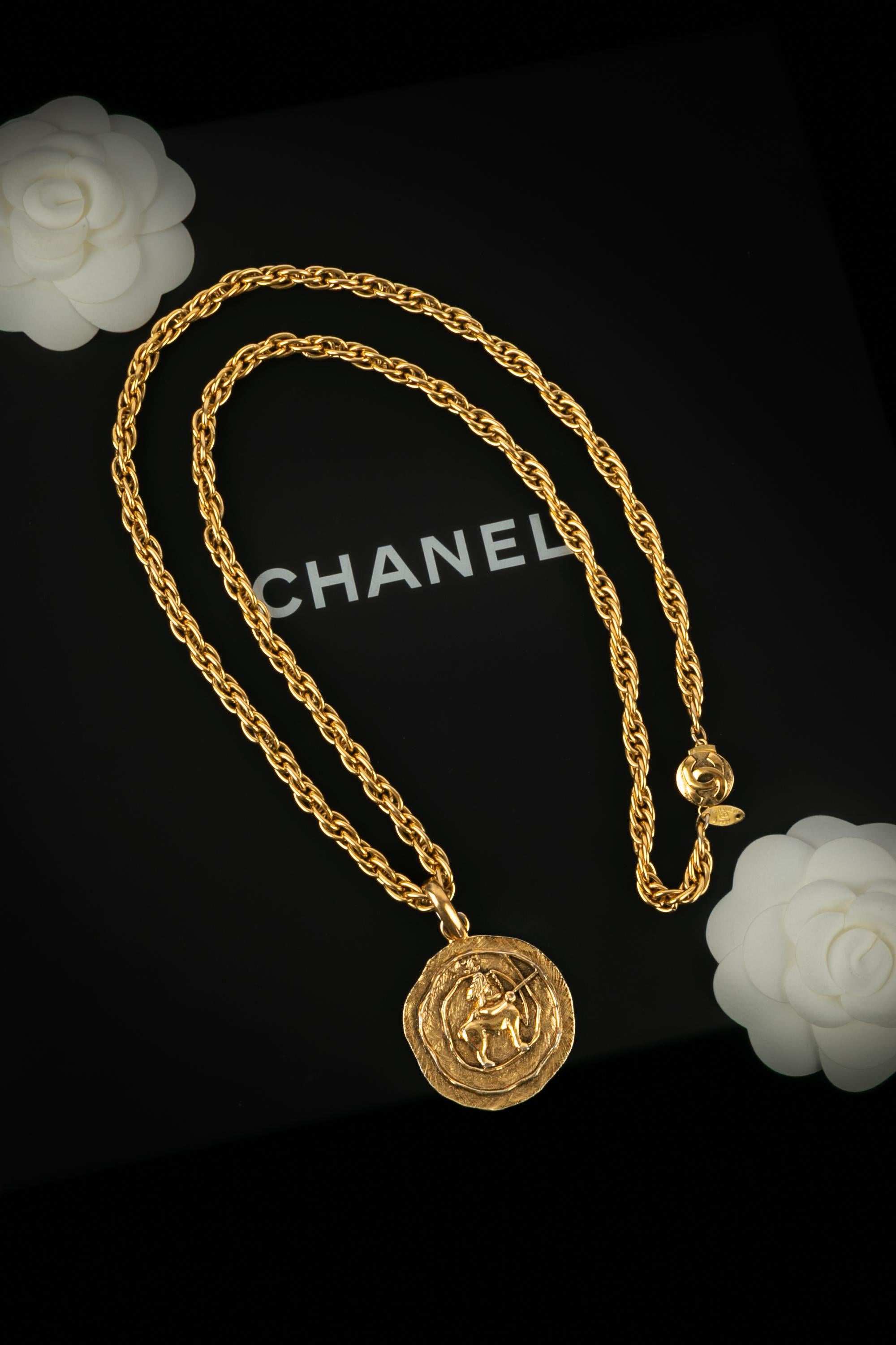 CHANEL - (Made in France) Goldene Metallkette. A 1984 Collection'S.

Bedingung:
Sehr guter Zustand

Abmessungen:
Länge: 85 cm

SKU:CB3