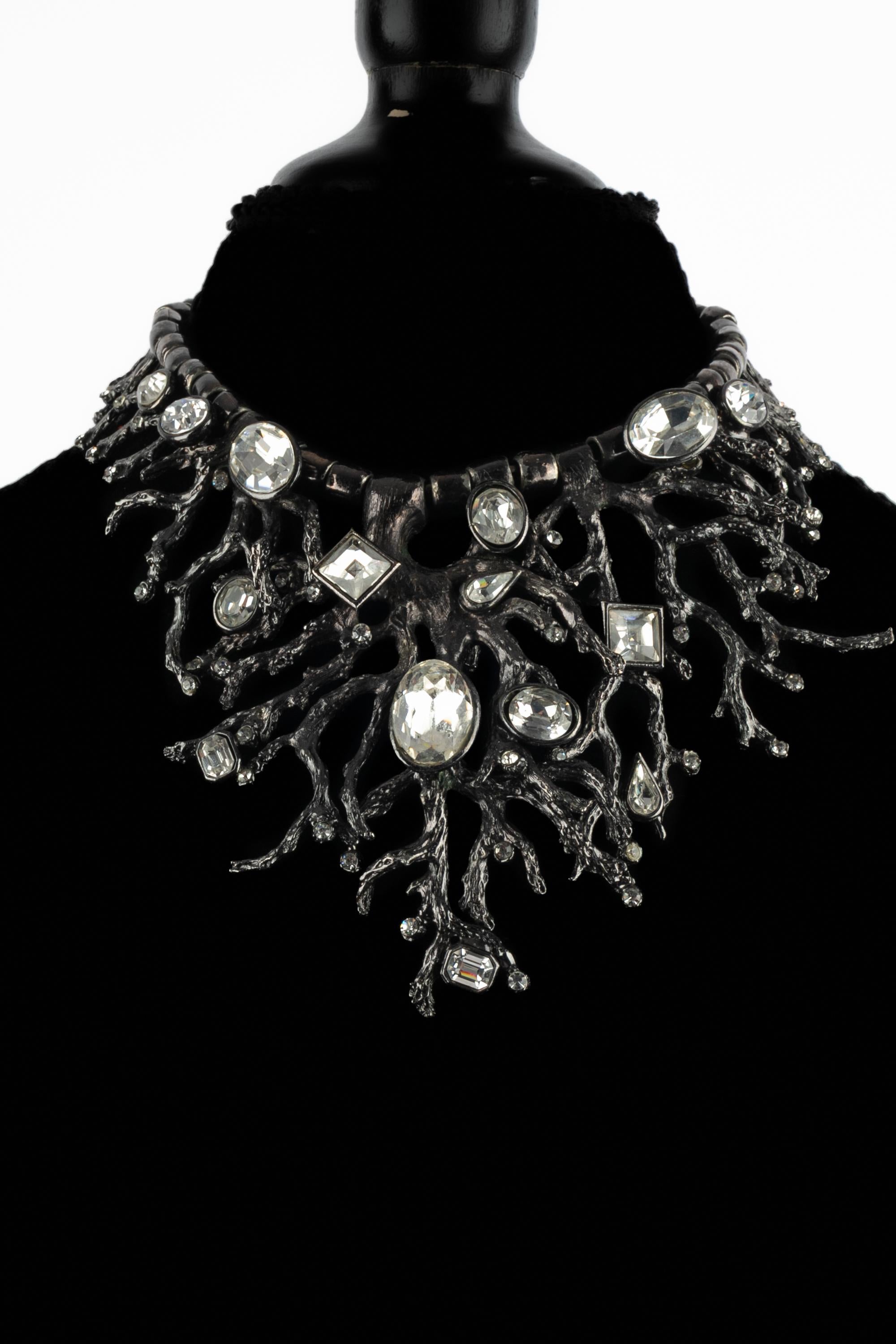 Yves Saint Laurent Korallenkette im Zustand „Hervorragend“ im Angebot in SAINT-OUEN-SUR-SEINE, FR