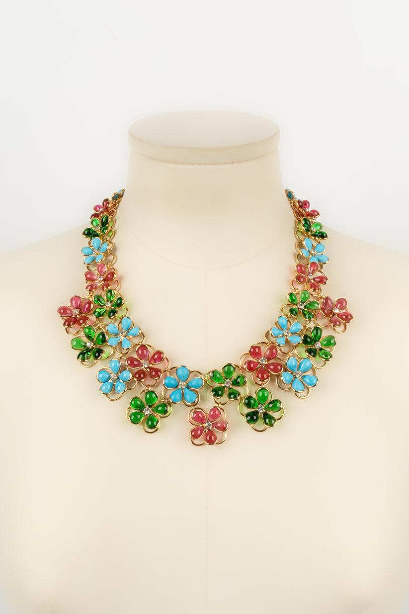 Collier Augustine en métal doré et fleurs en pâte de verre Excellent état - En vente à SAINT-OUEN-SUR-SEINE, FR