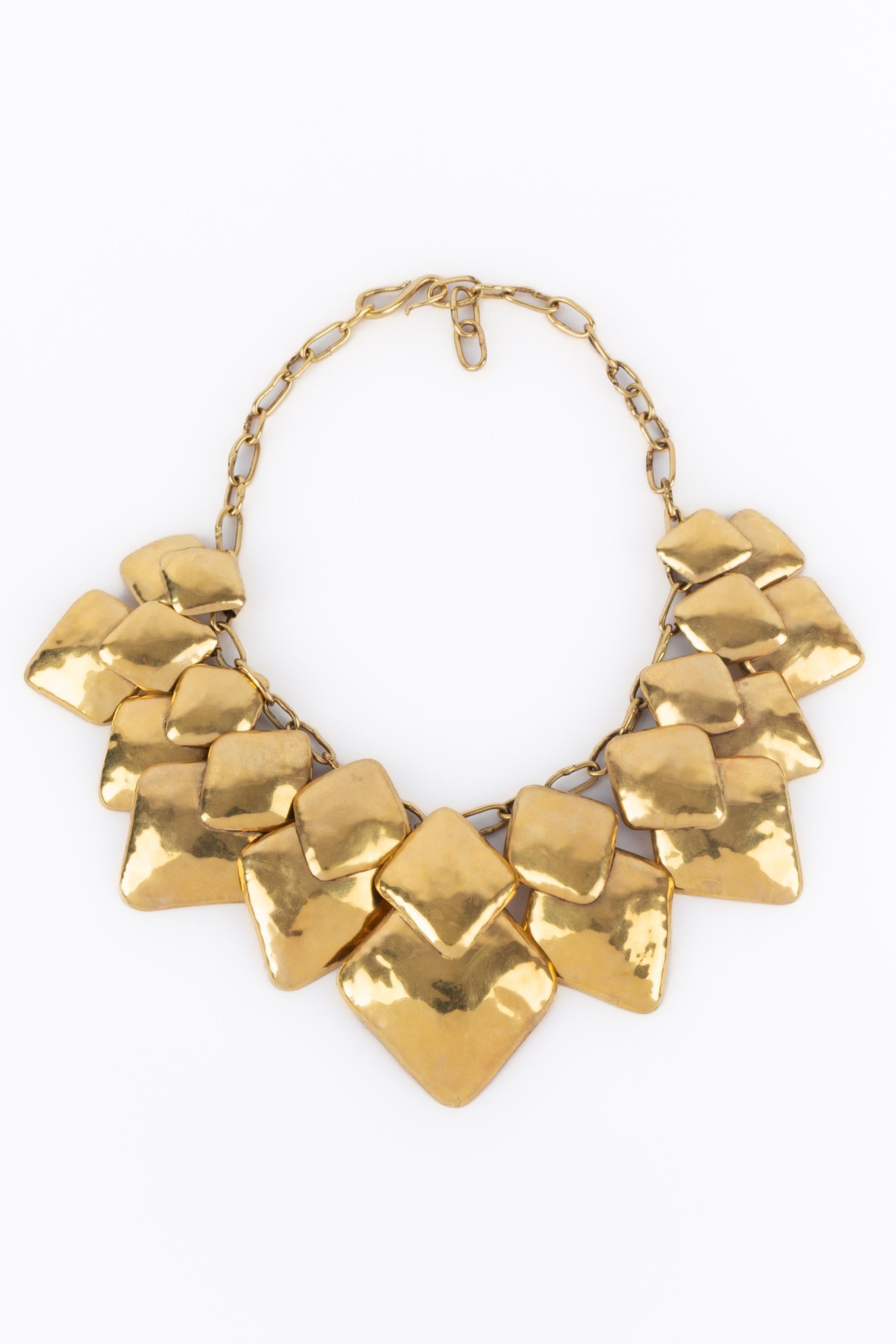 FRANCES PATIKY STEIN - Collana corta in metallo dorato.

Condizioni:
Ottime condizioni

Dimensioni:
Lunghezza: 42 cm

SKU:BC183