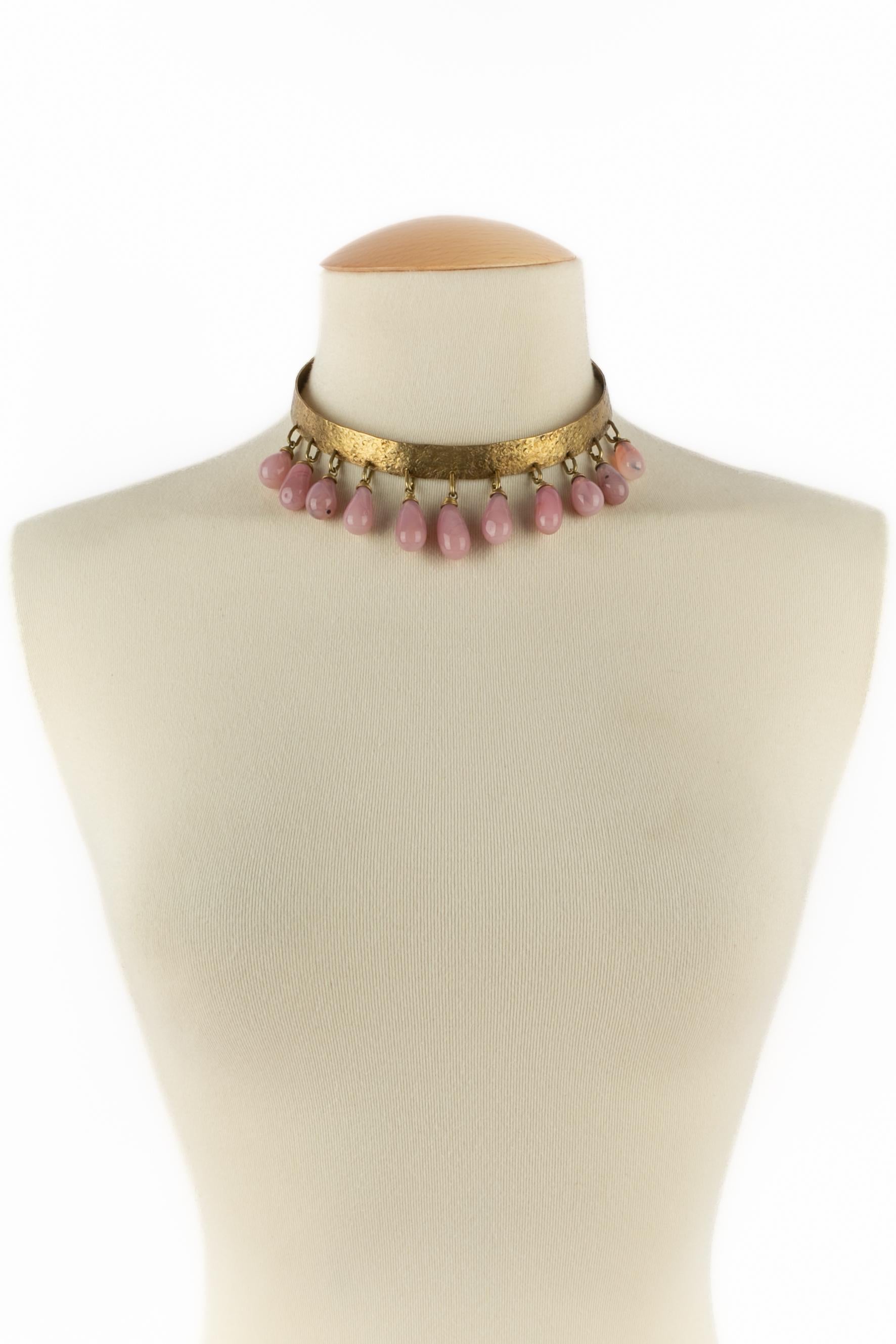 Kurze Halskette mit rosa Perlen 1920er Jahre im Angebot 3