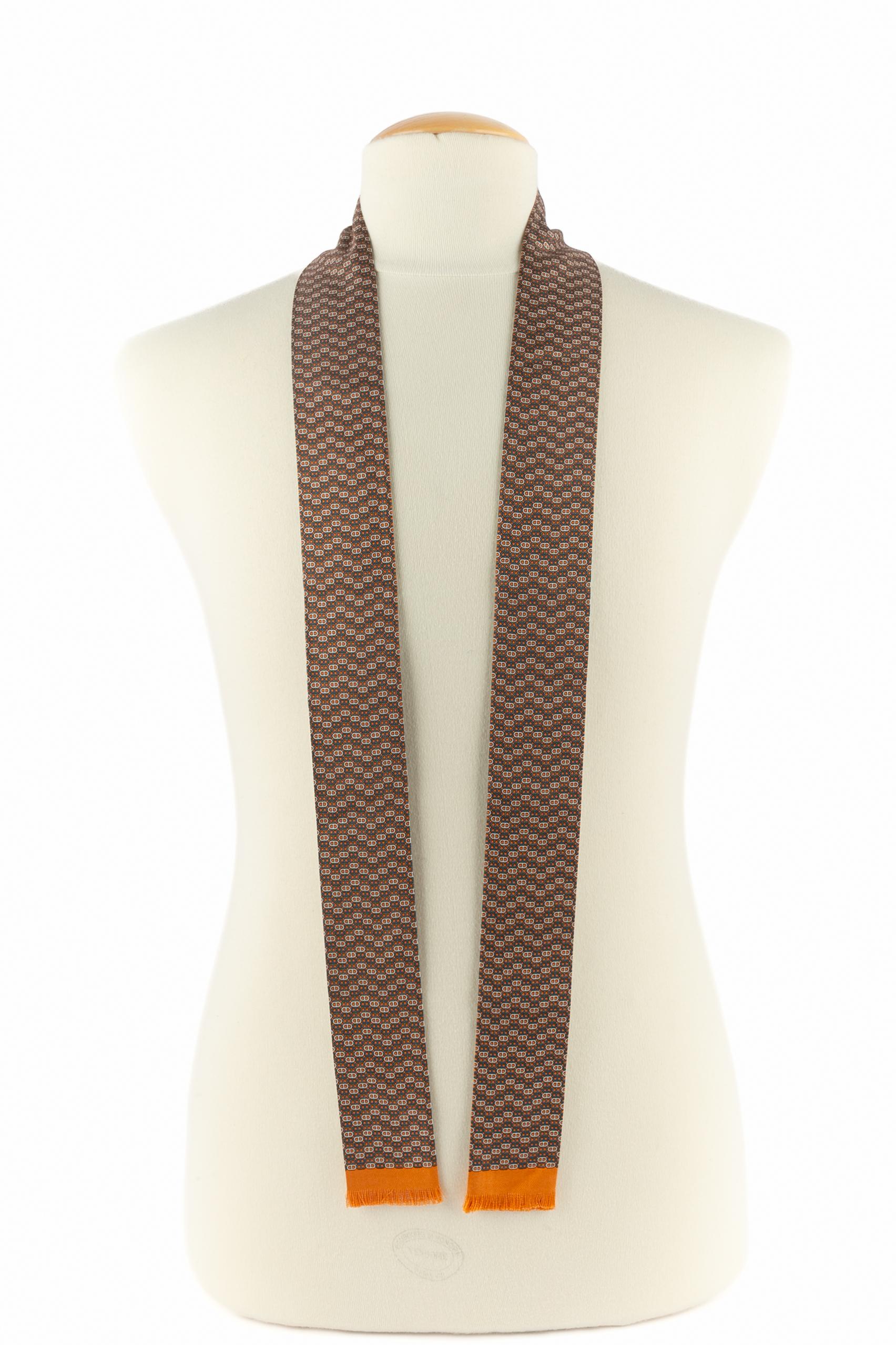 Foulard largo de seda Hermès en venta 4